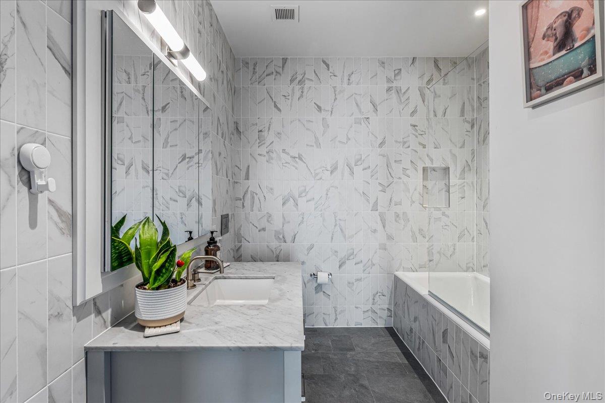 #18 photo, 107-06 Queens Boulevard, Forest Hills , NY 11375