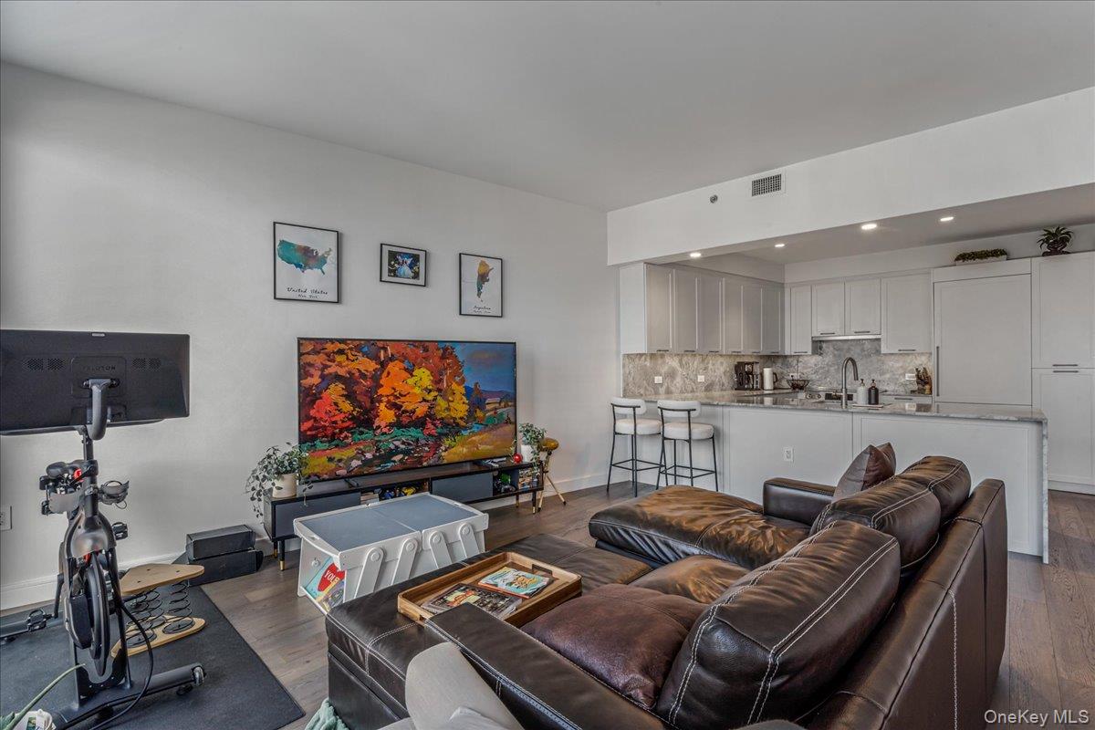 #4 photo, 107-06 Queens Boulevard, Forest Hills , NY 11375