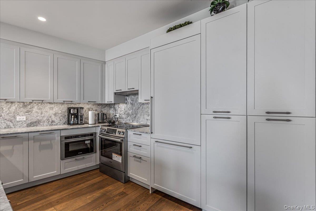 #9 photo, 107-06 Queens Boulevard, Forest Hills , NY 11375