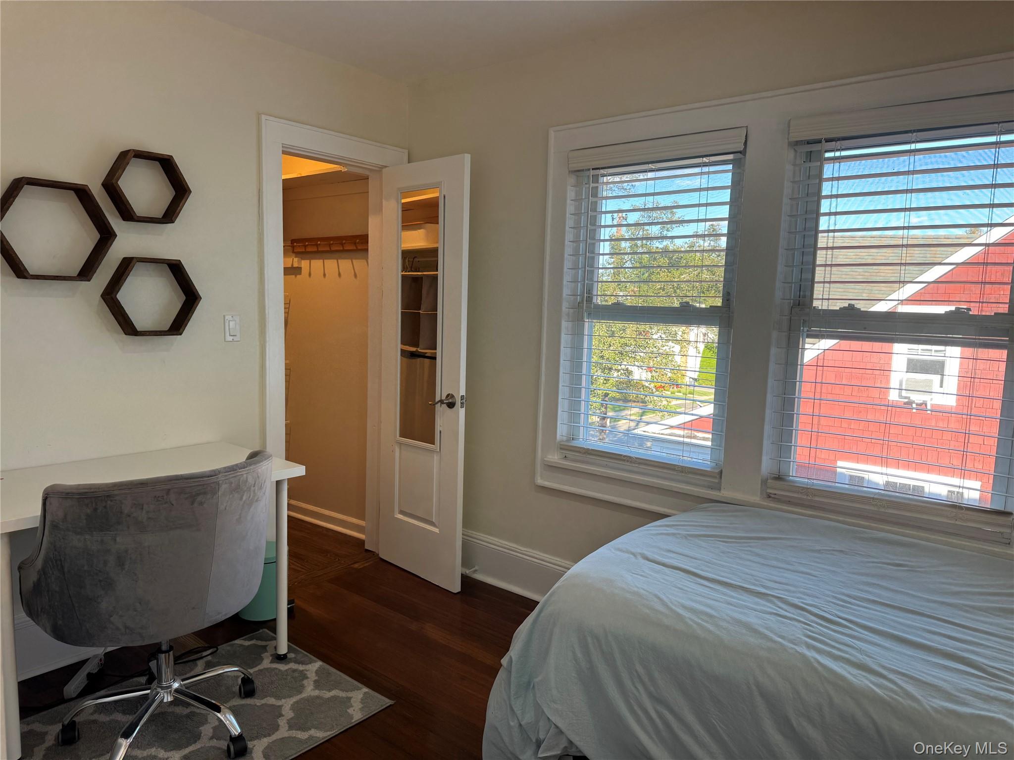 #11 photo, 76 Chestnut Avenue, Pelham , NY 10803