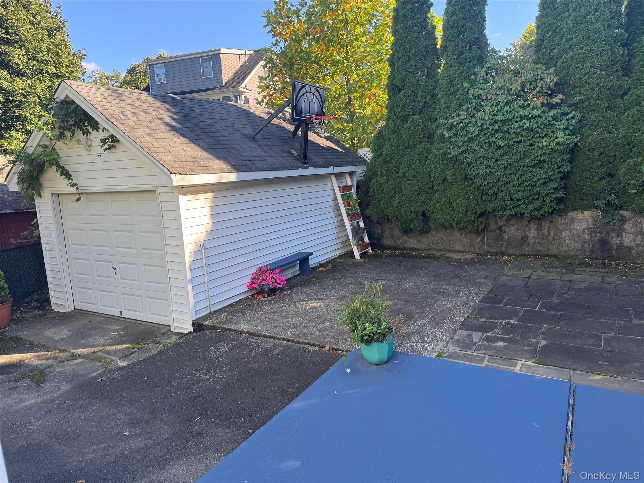 #17 photo, 76 Chestnut Avenue, Pelham , NY 10803