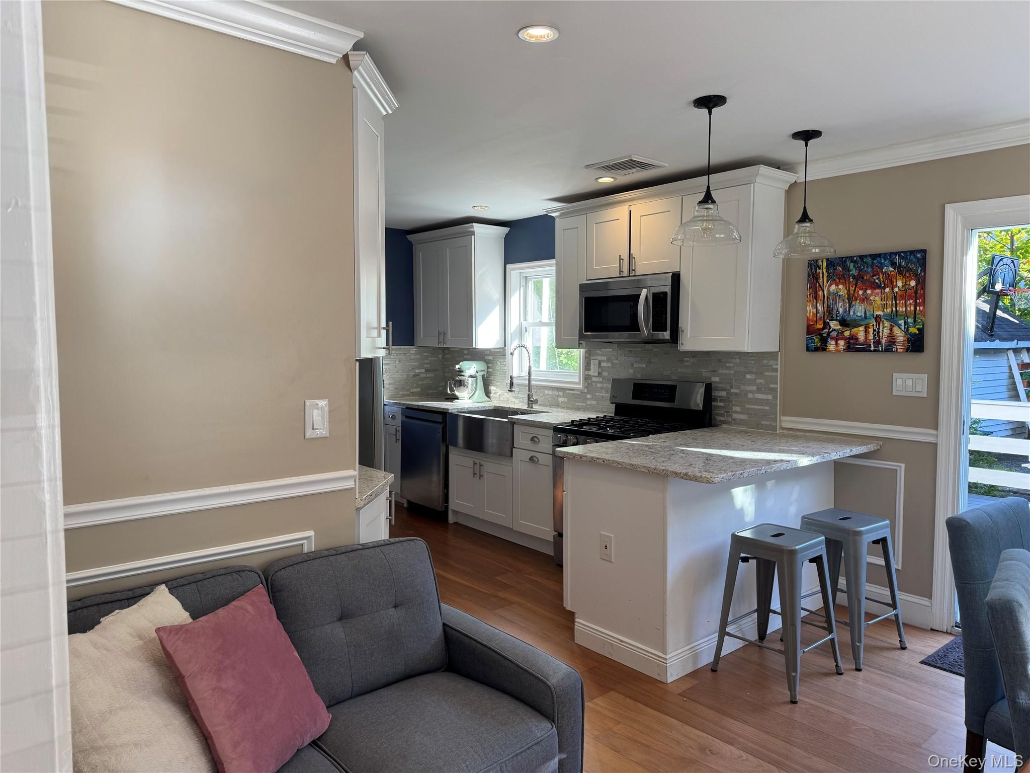 #4 photo, 76 Chestnut Avenue, Pelham , NY 10803