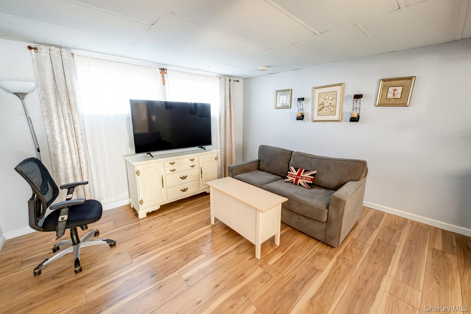 #12 photo, 635 S Wellwood Avenue, サフォーク郡 Lindenhurst , NY 11757