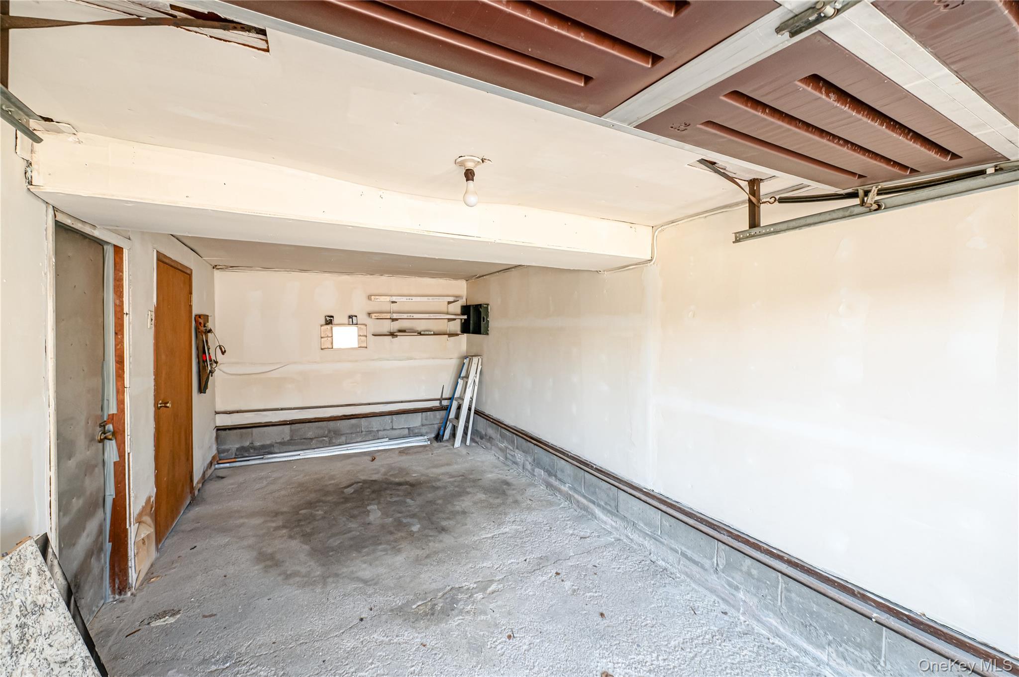 #15 photo, 635 S Wellwood Avenue, サフォーク郡 Lindenhurst , NY 11757