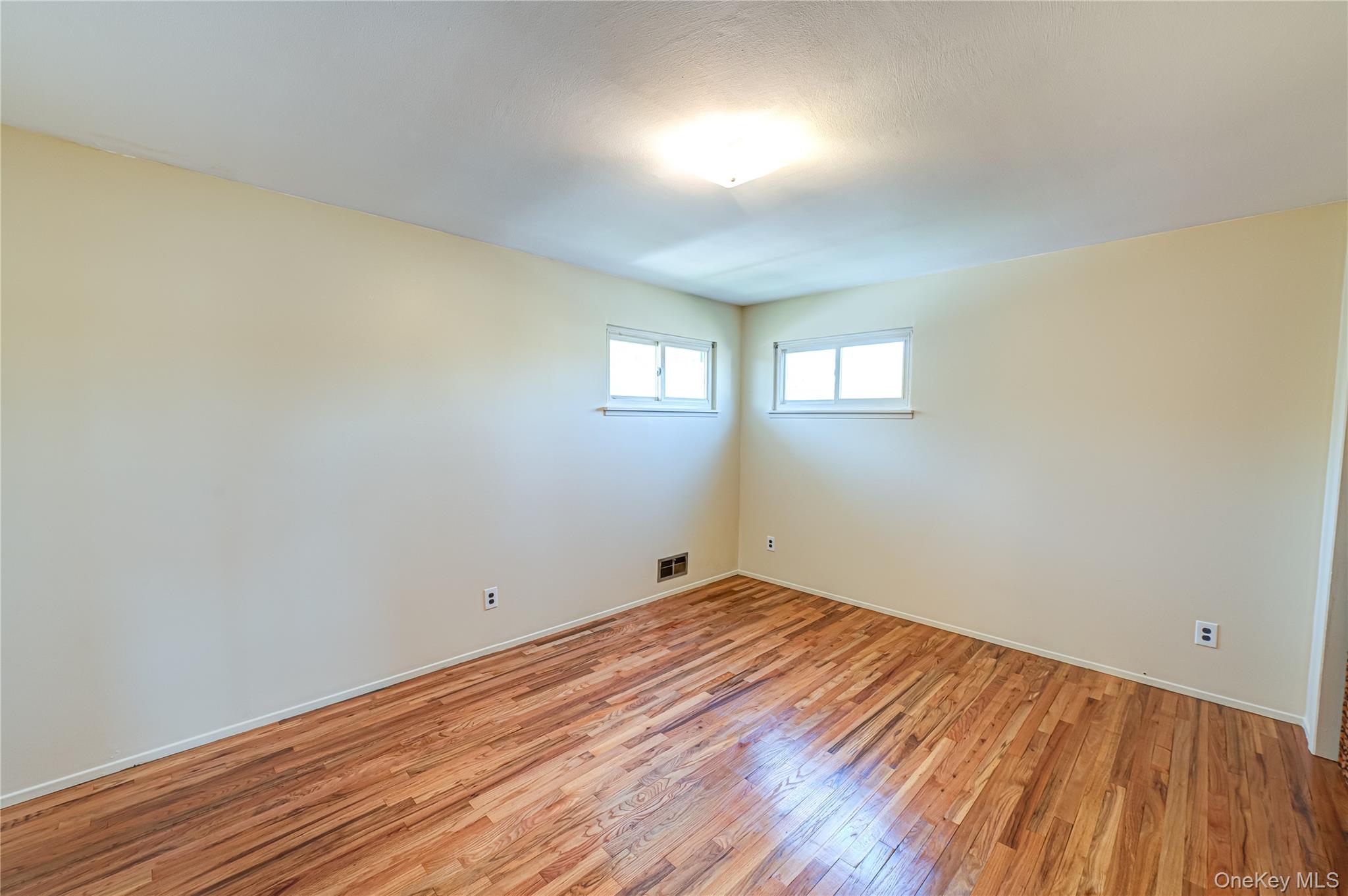 #8 photo, 635 S Wellwood Avenue, サフォーク郡 Lindenhurst , NY 11757