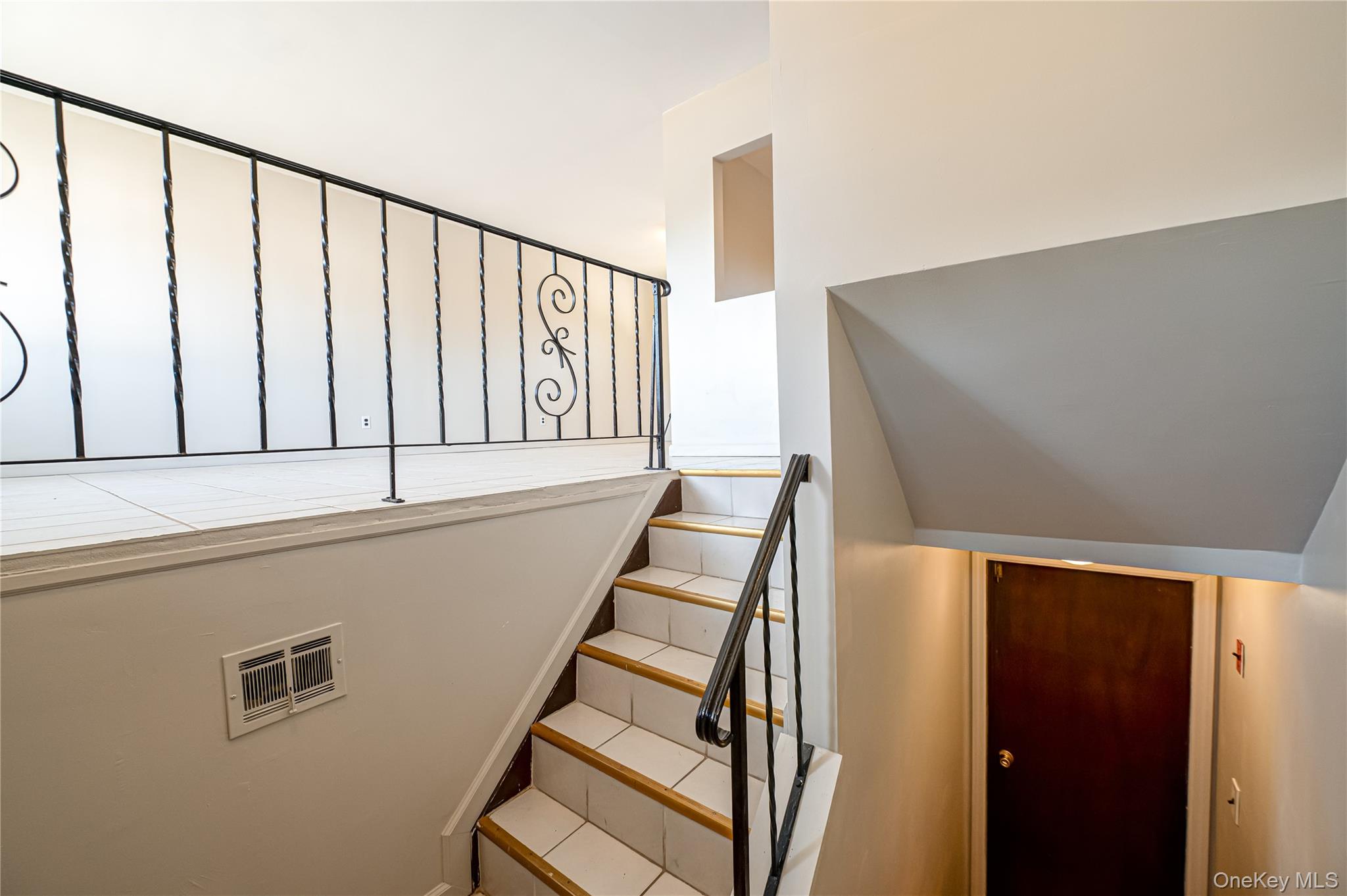 #9 photo, 635 S Wellwood Avenue, サフォーク郡 Lindenhurst , NY 11757