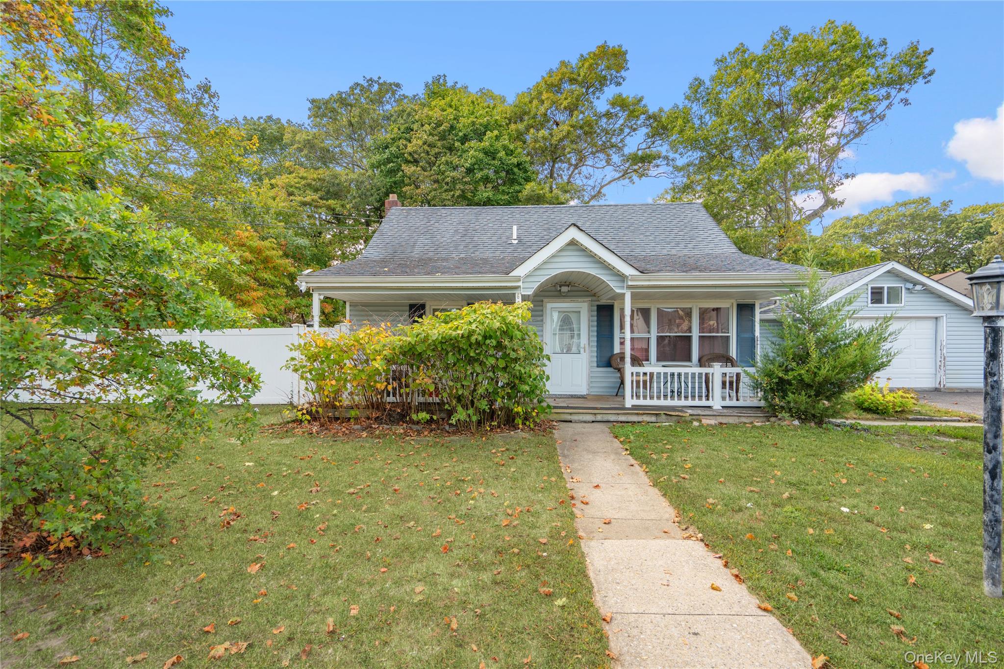 #1 photo, 660 Rosevale Avenue, サフォーク郡 Lake Ronkonkoma , NY 11779