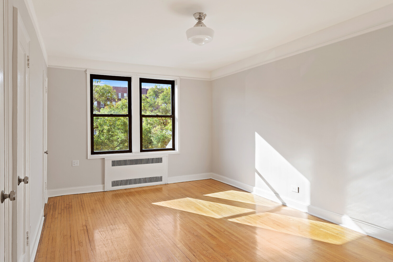 #8 photo, 415 OCEAN Parkway, ブルックリン区 Kensington , NY 11218