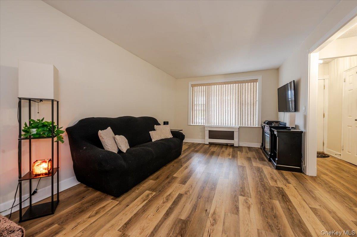 #4 photo, 2976 Waterbury Avenue, ブロンクス区 Bronx , NY 10461