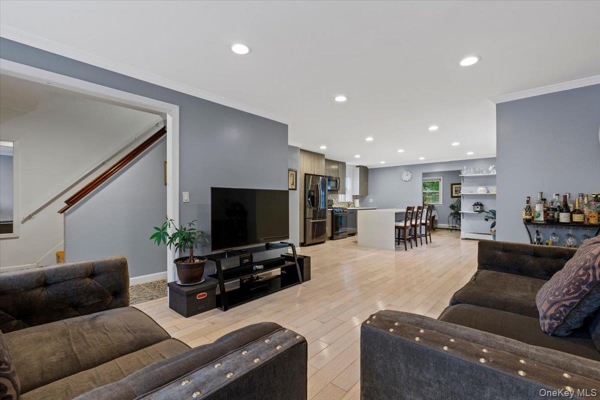 #5 photo, 105 Hart Avenue, Yonkers , NY 10704