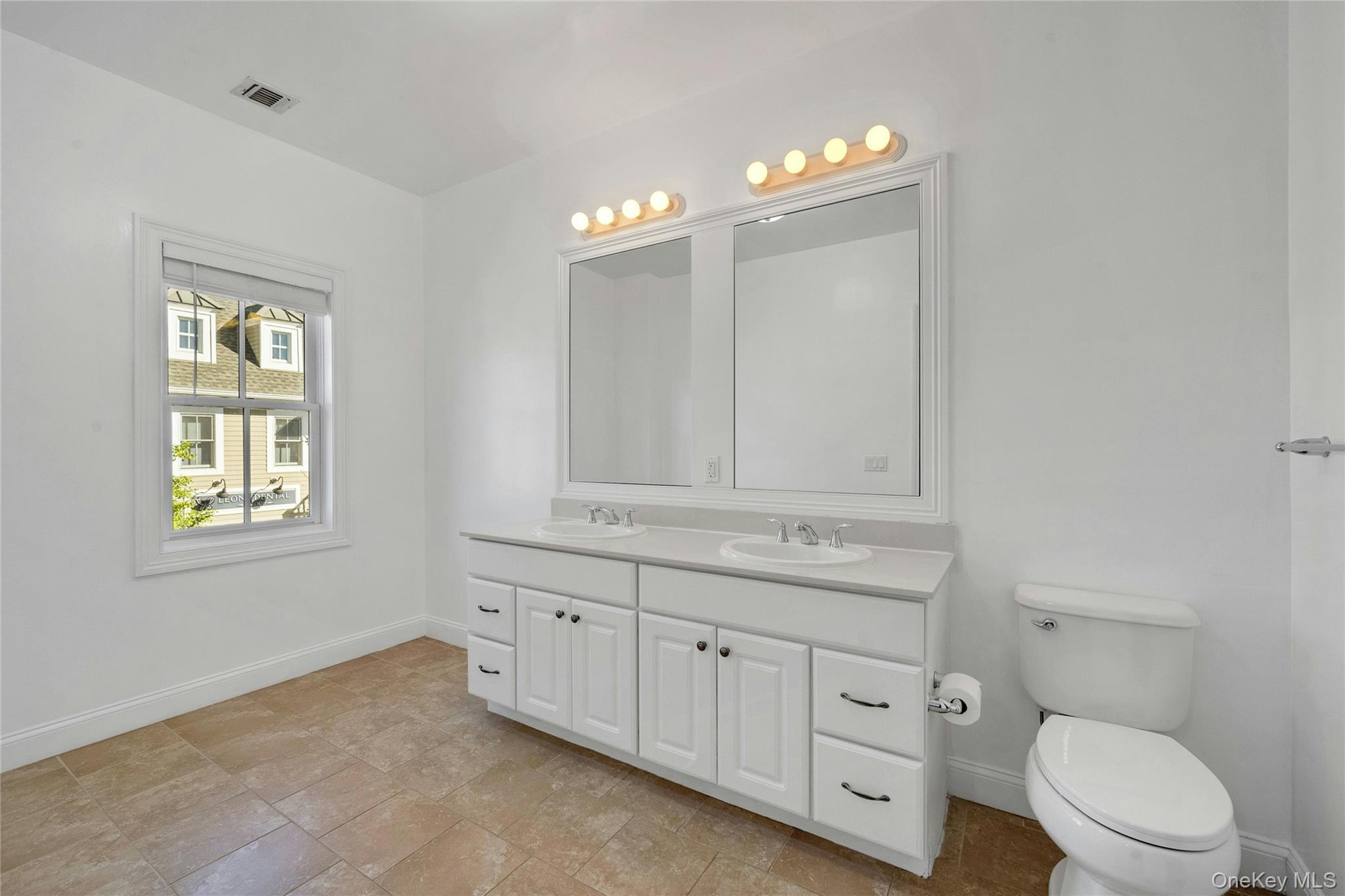 #11 photo, 400 Main Street, Armonk , NY 10504