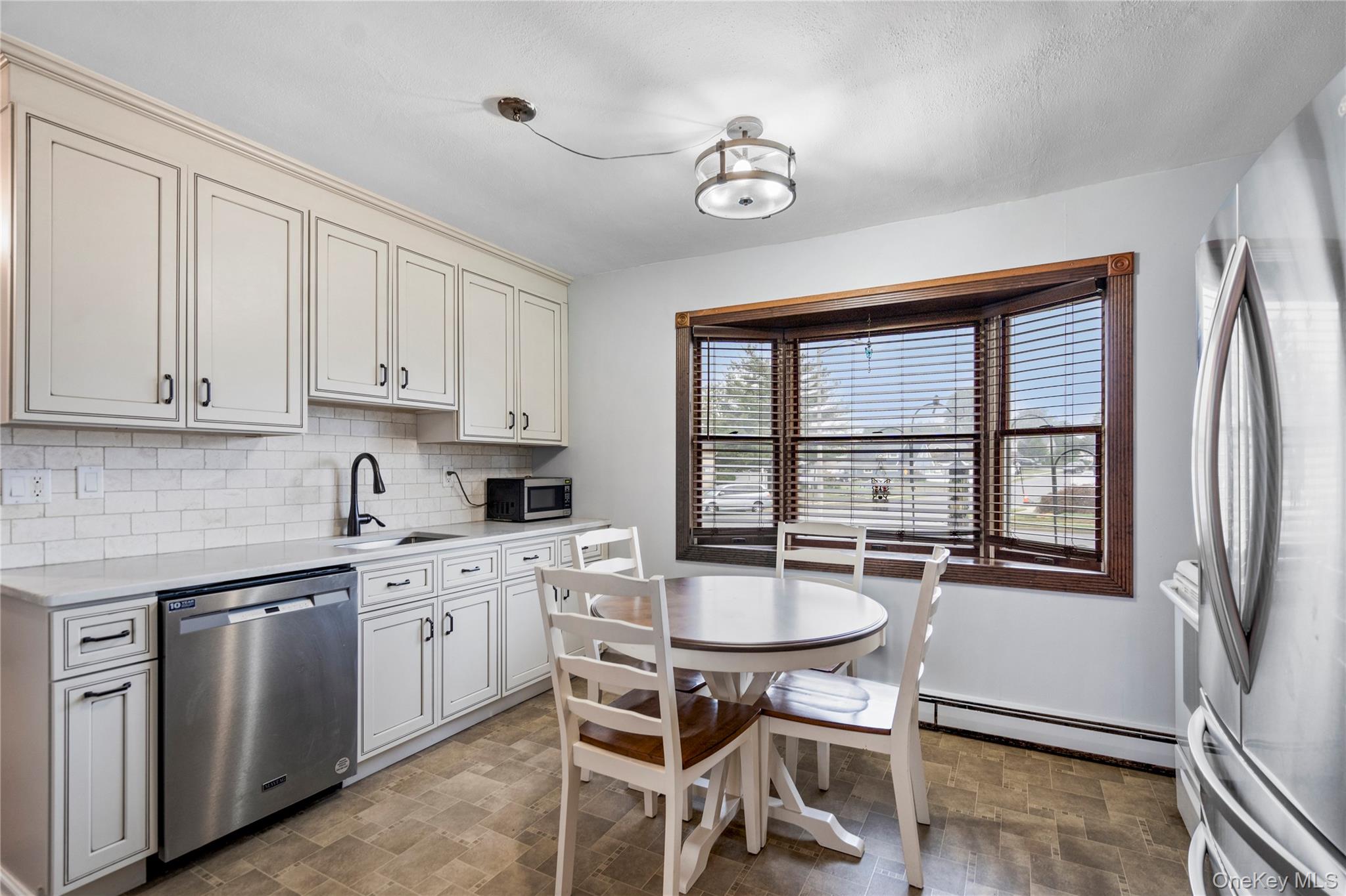 #3 photo, 45 Lowland Road, ナッソー郡 Levittown , NY 11756