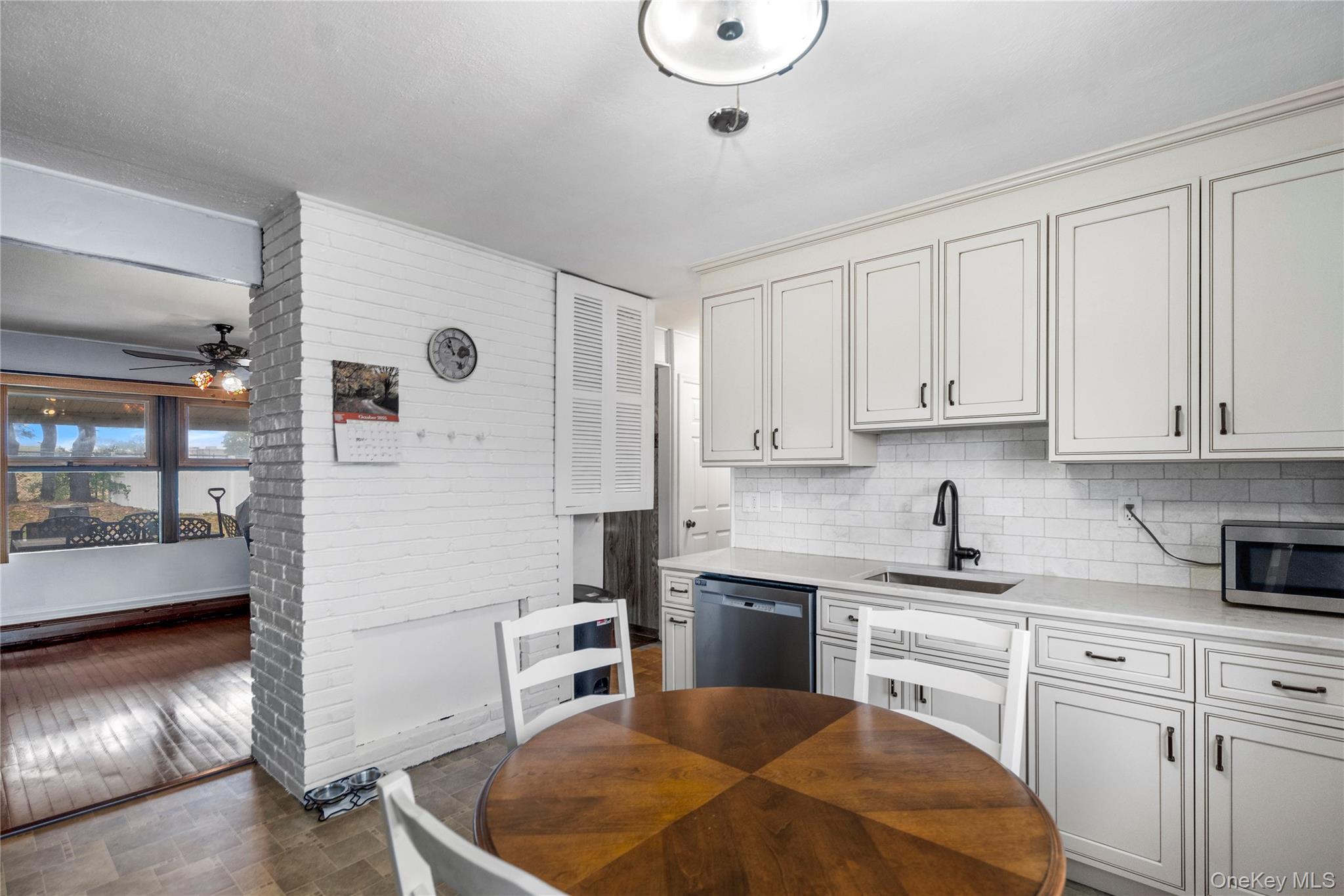 #5 photo, 45 Lowland Road, ナッソー郡 Levittown , NY 11756