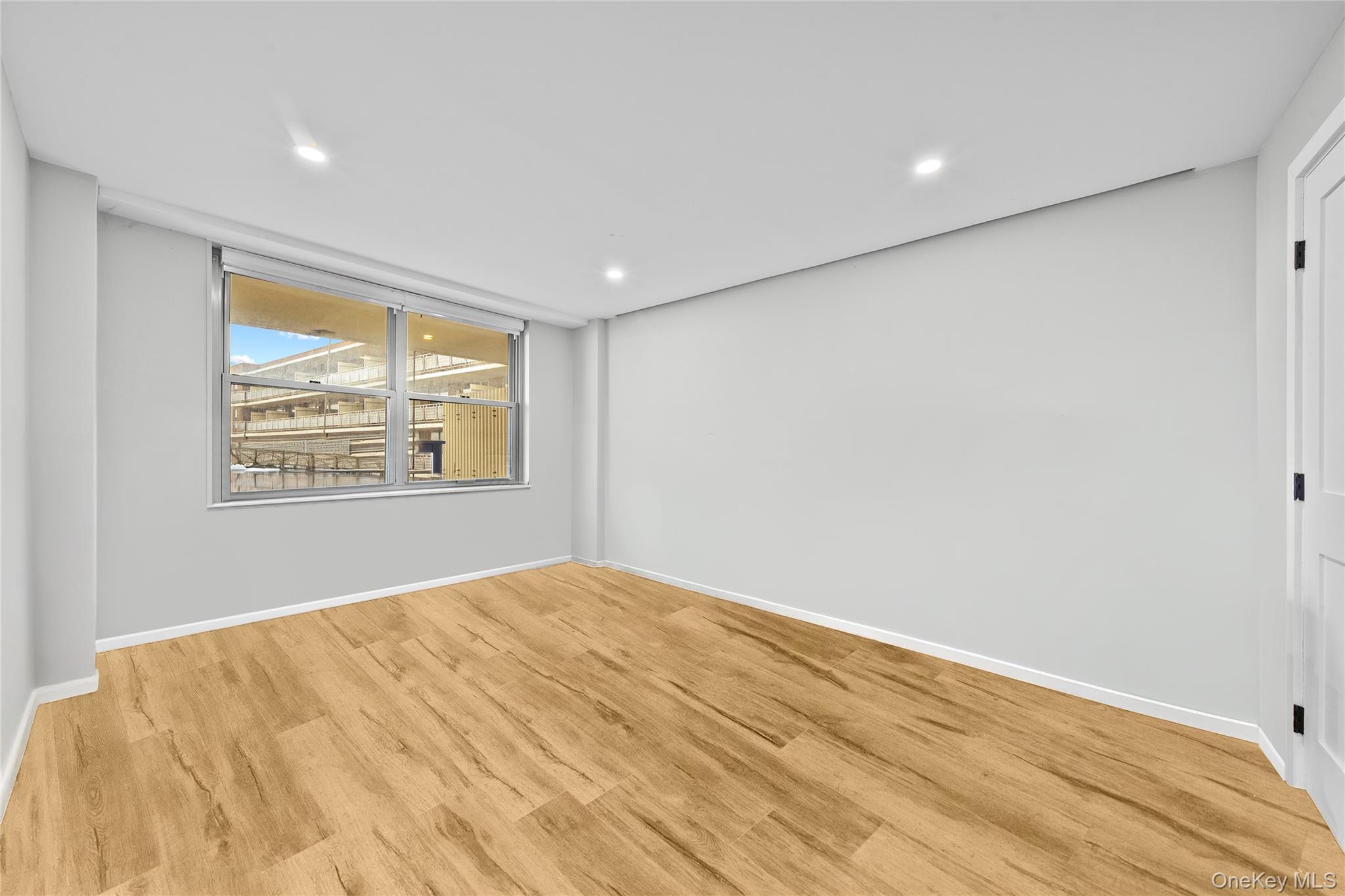 #14 photo, 61-25 97th Street, クイーンズ区 Rego Park , NY 11374