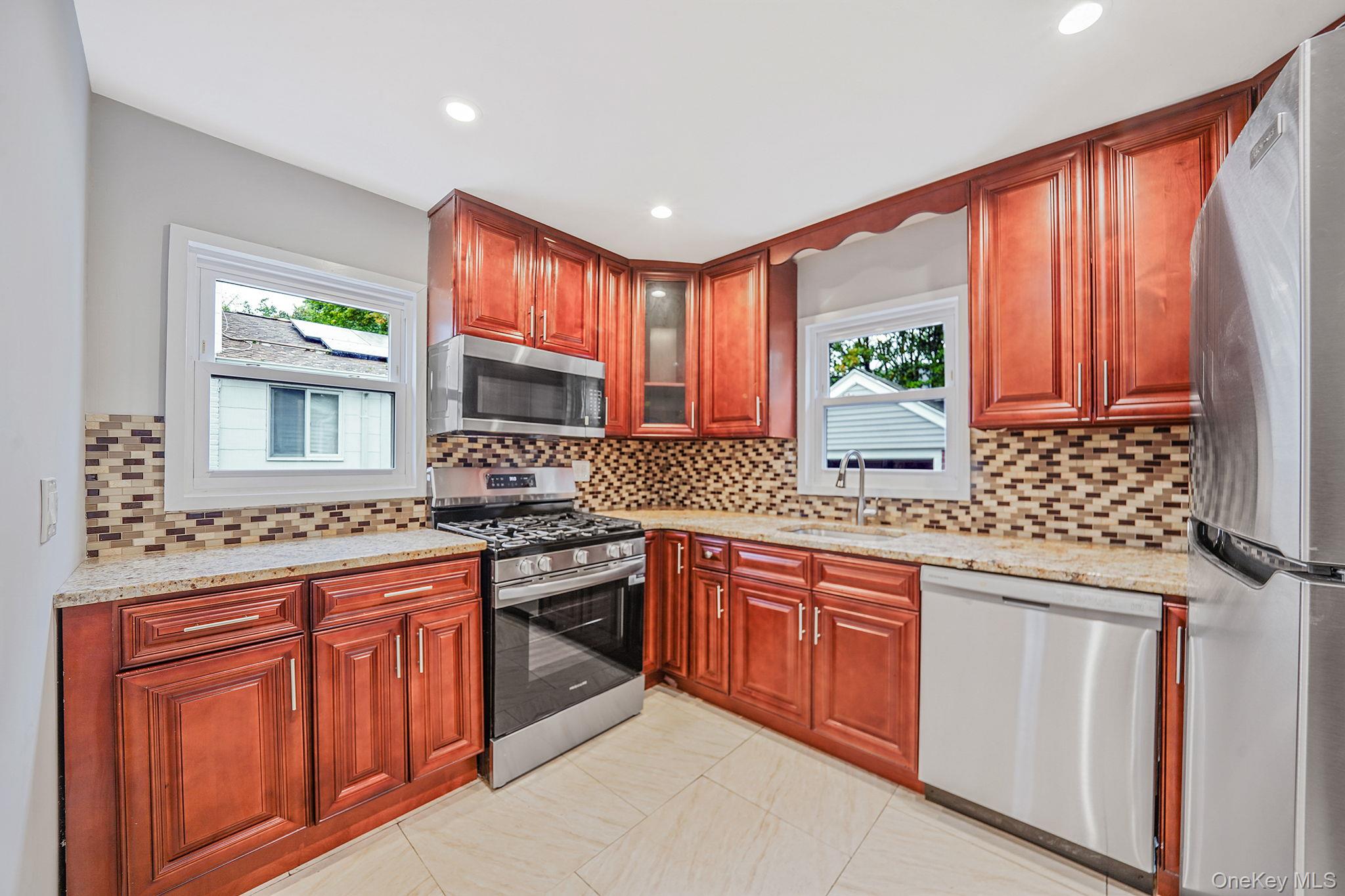 #13 photo, 132 Duncan Road, ナッソー郡 Hempstead , NY 11550