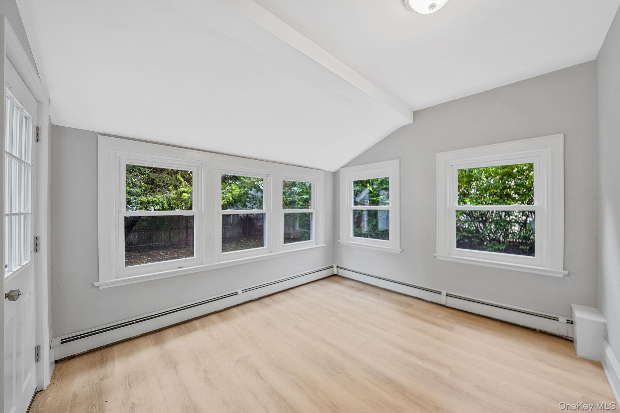 #18 photo, 132 Duncan Road, ナッソー郡 Hempstead , NY 11550