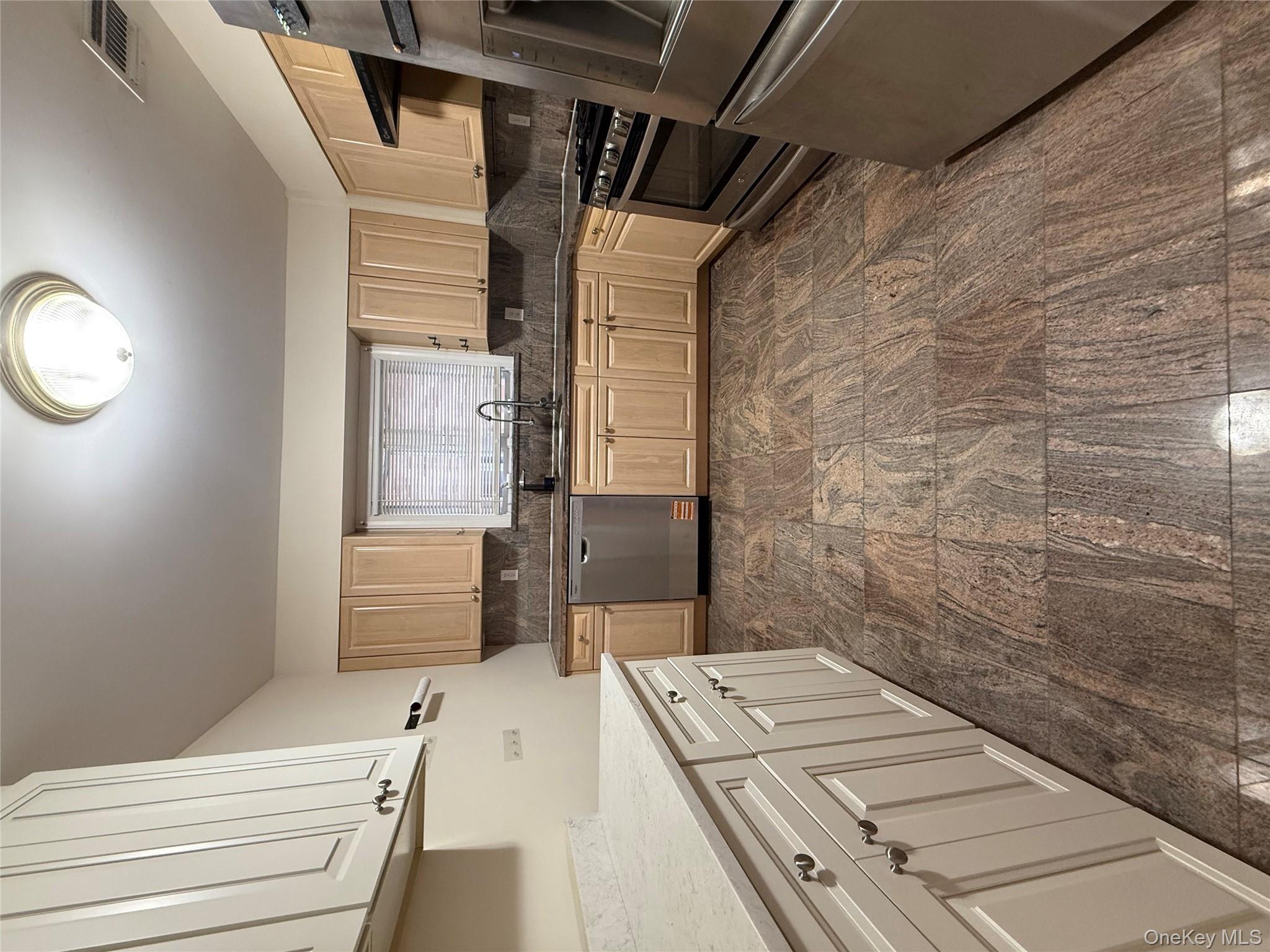 #3 photo, 6429 230th Street, クイーンズ区 Oakland Gardens , NY 11364