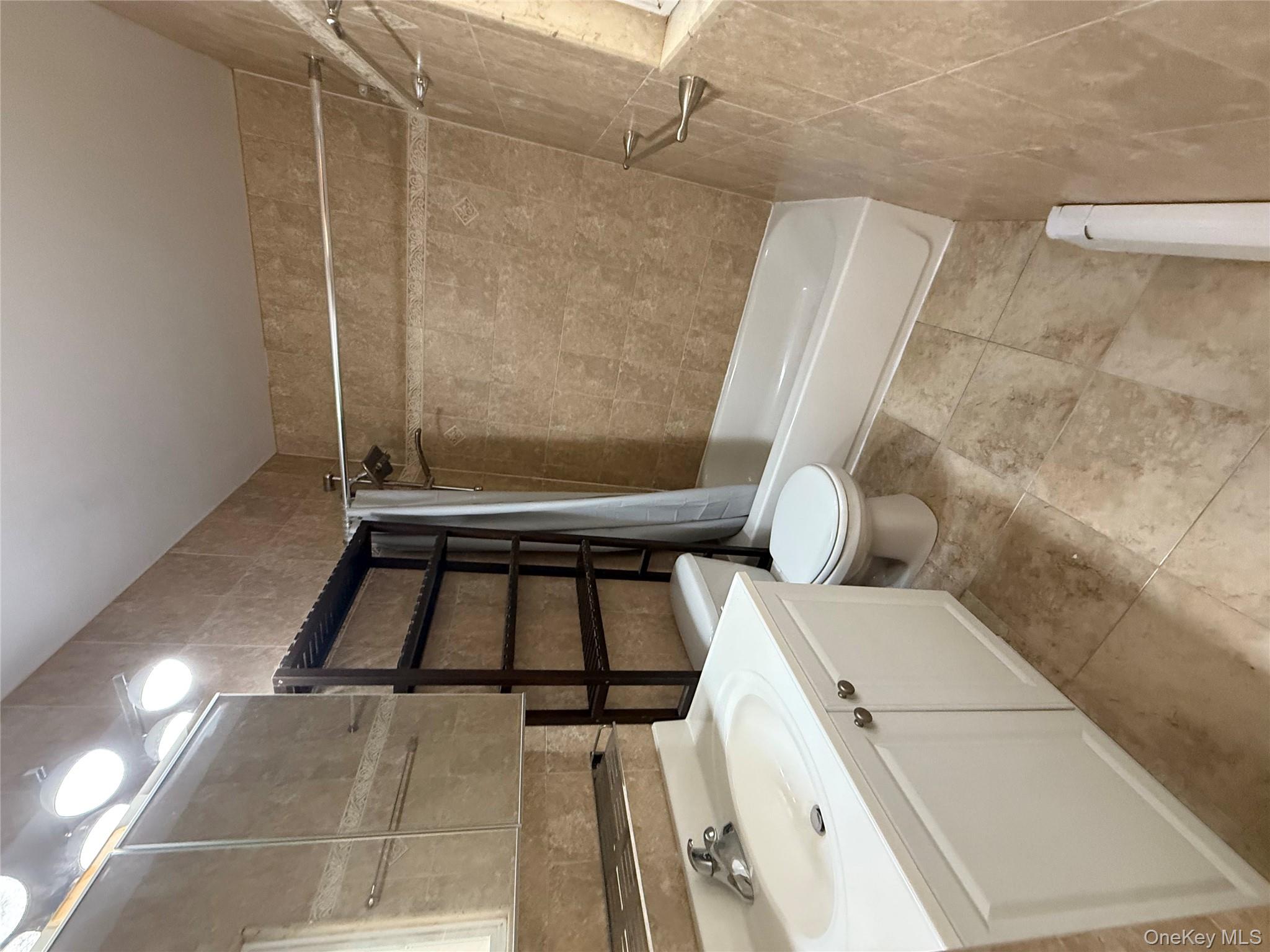 #4 photo, 6429 230th Street, クイーンズ区 Oakland Gardens , NY 11364