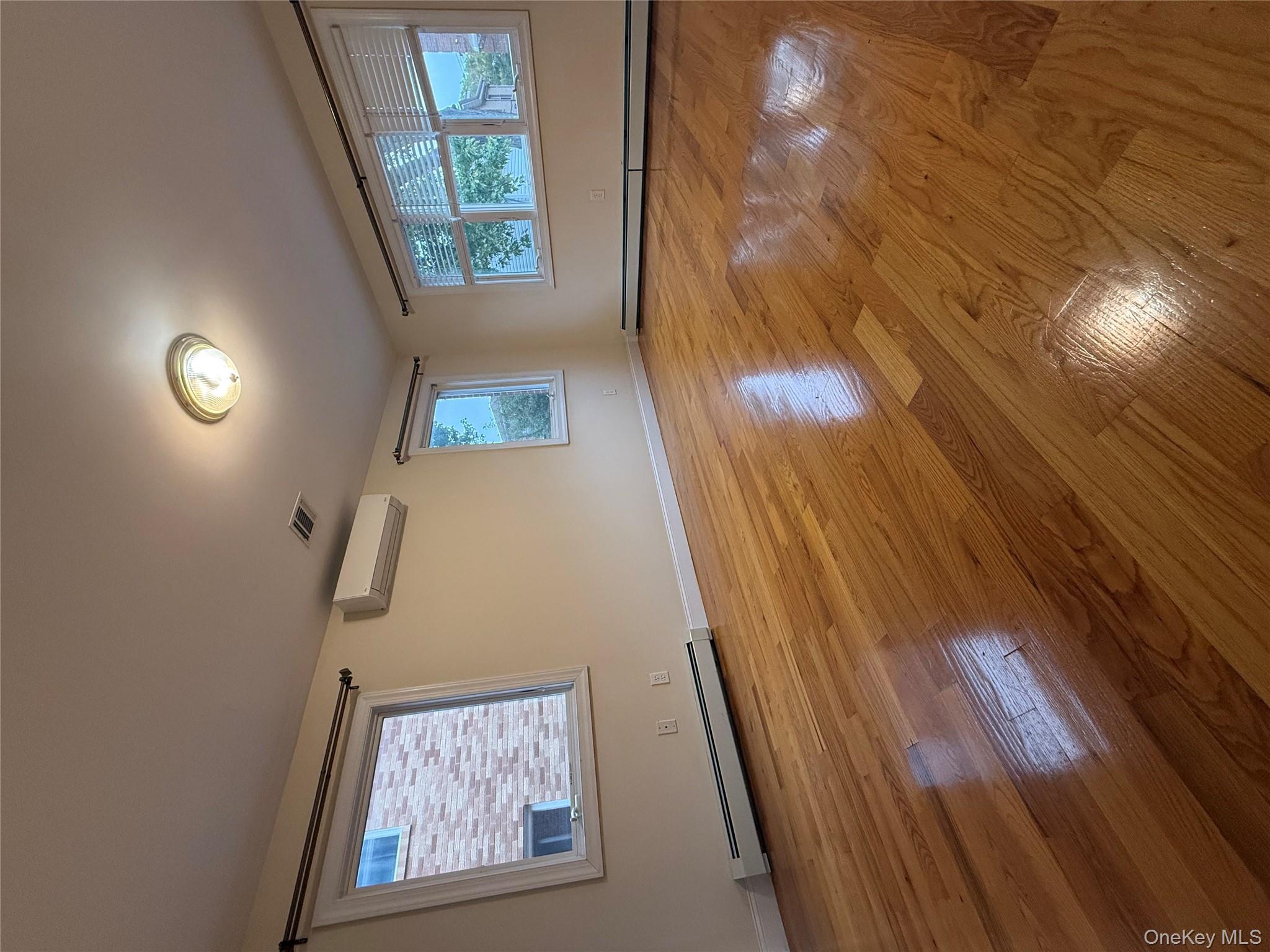 #6 photo, 6429 230th Street, クイーンズ区 Oakland Gardens , NY 11364