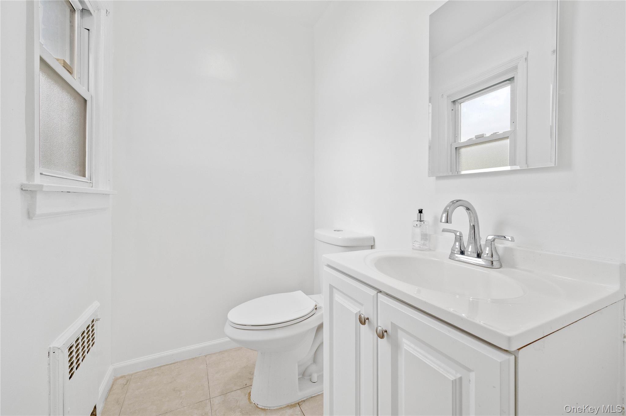 #17 photo, 28 Elizabeth Avenue, ナッソー郡 Hempstead , NY 11550