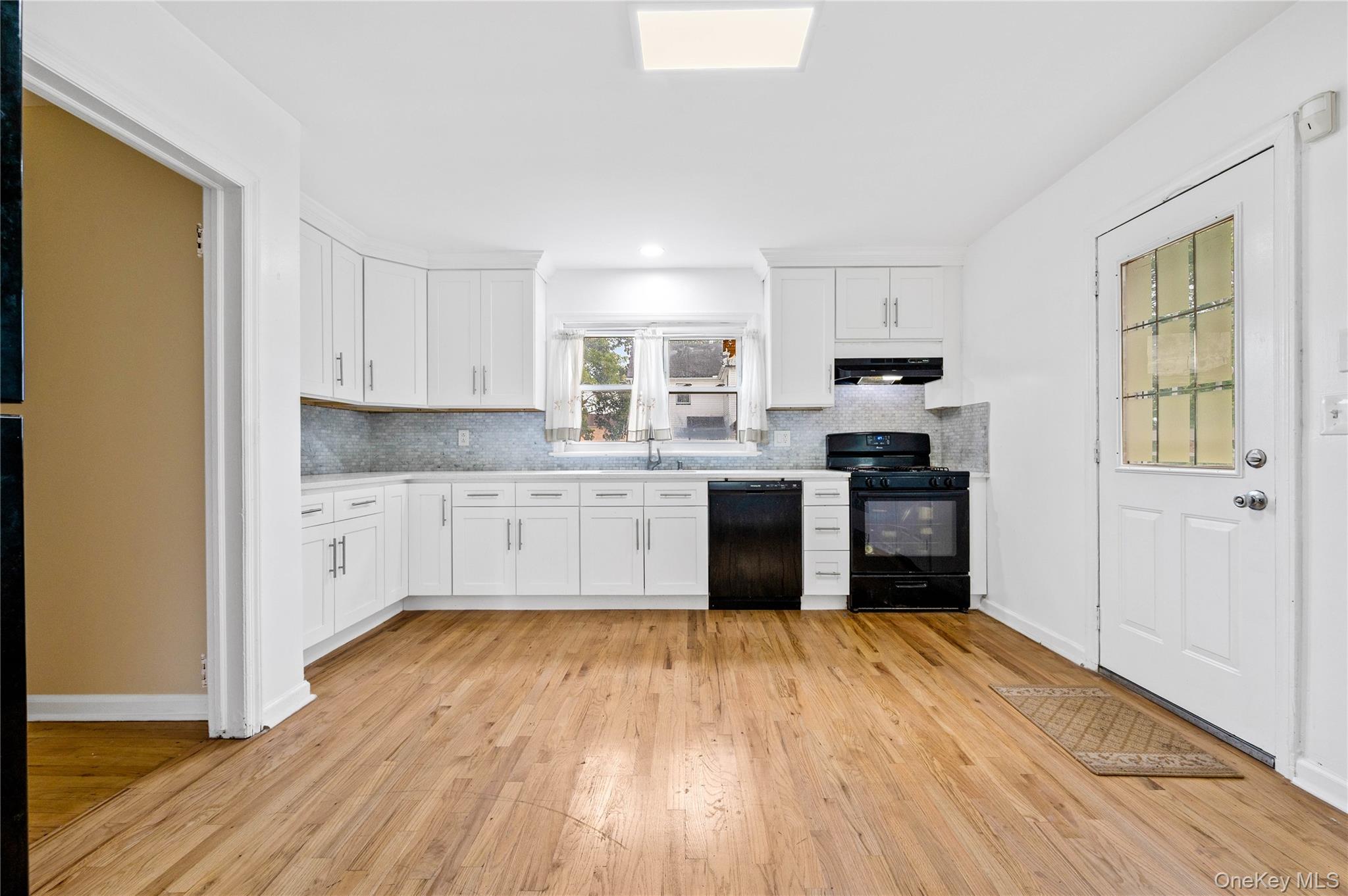 #8 photo, 28 Elizabeth Avenue, ナッソー郡 Hempstead , NY 11550