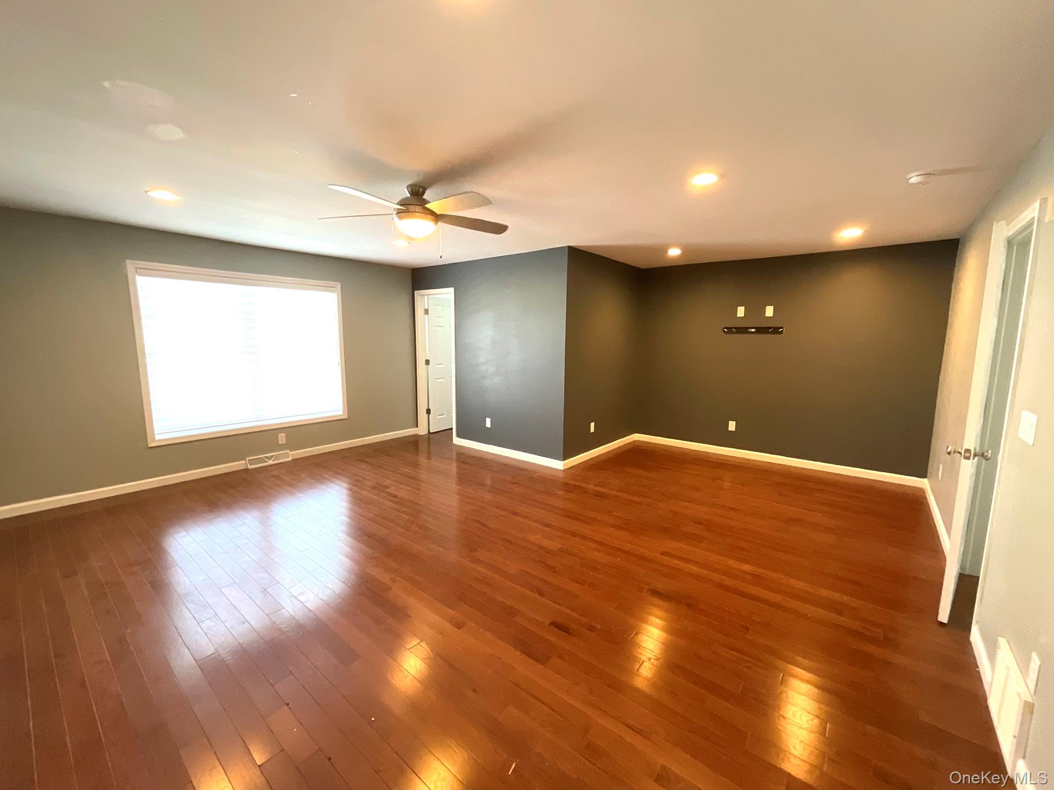 #8 photo, 38 Stacey Way, Troy , NY 12180