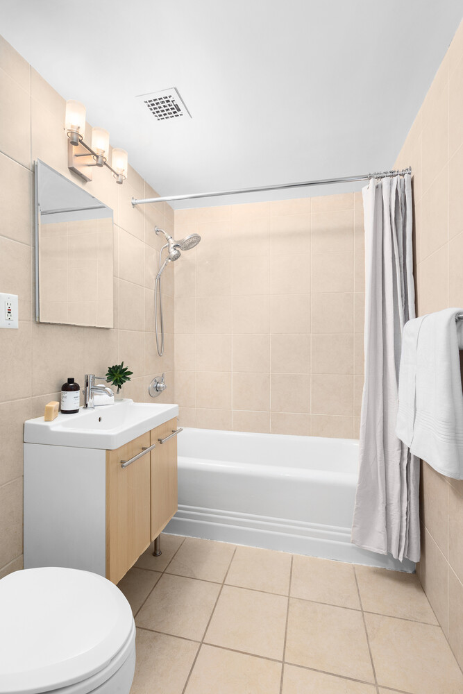 #6 photo, 353 W 56TH Street, マンハッタン Hells Kitchen , NY 10019