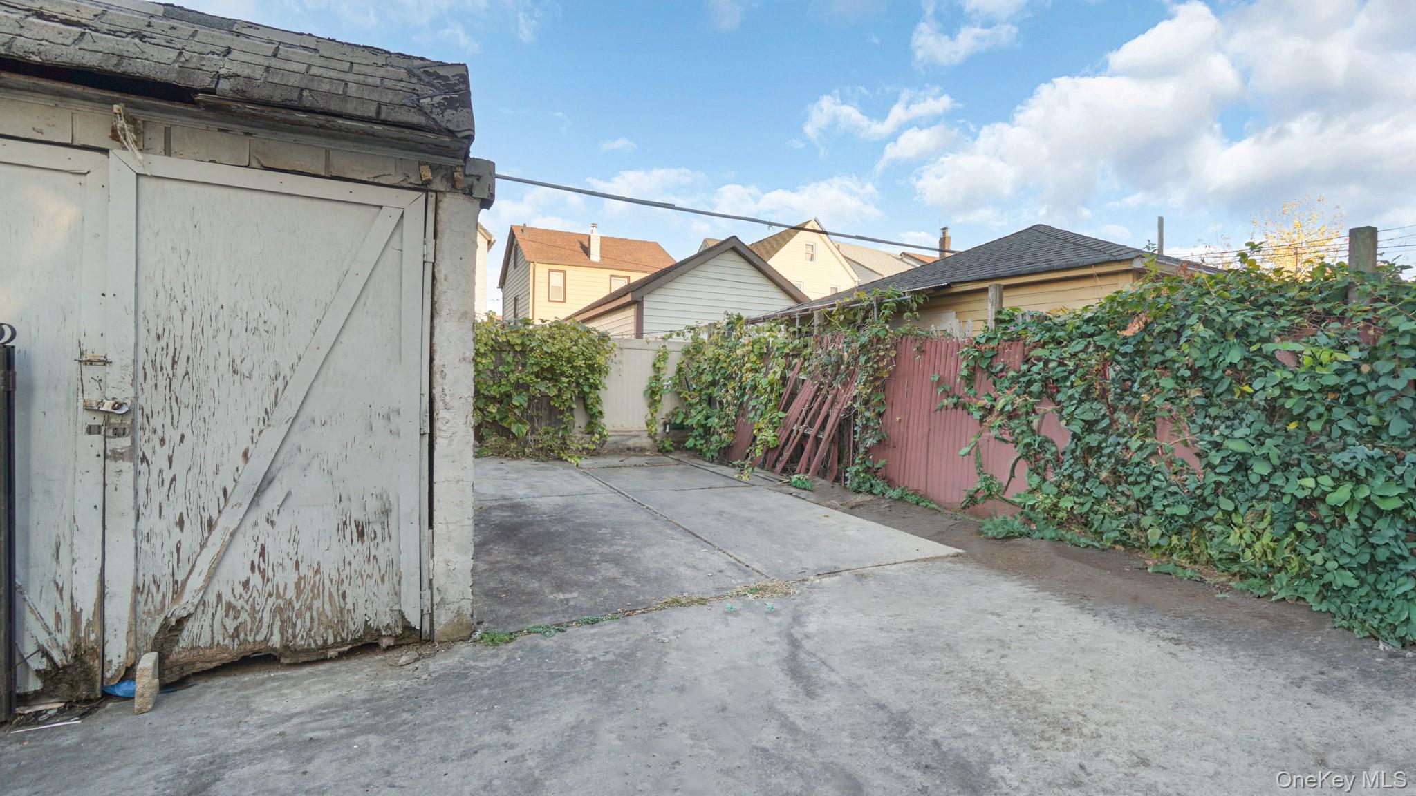 #19 photo, 93-45 202nd Street, Hollis , NY 11423