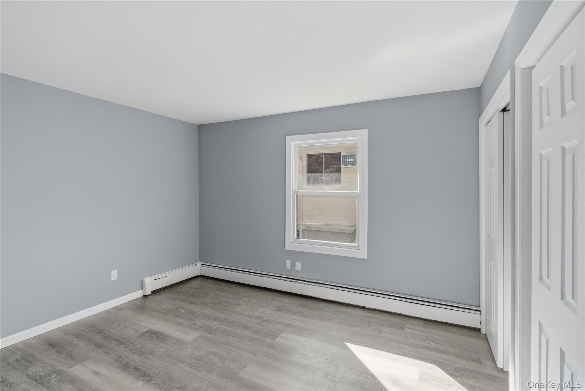 #10 photo, 180 Main Avenue, サフォーク郡 Mastic , NY 11950