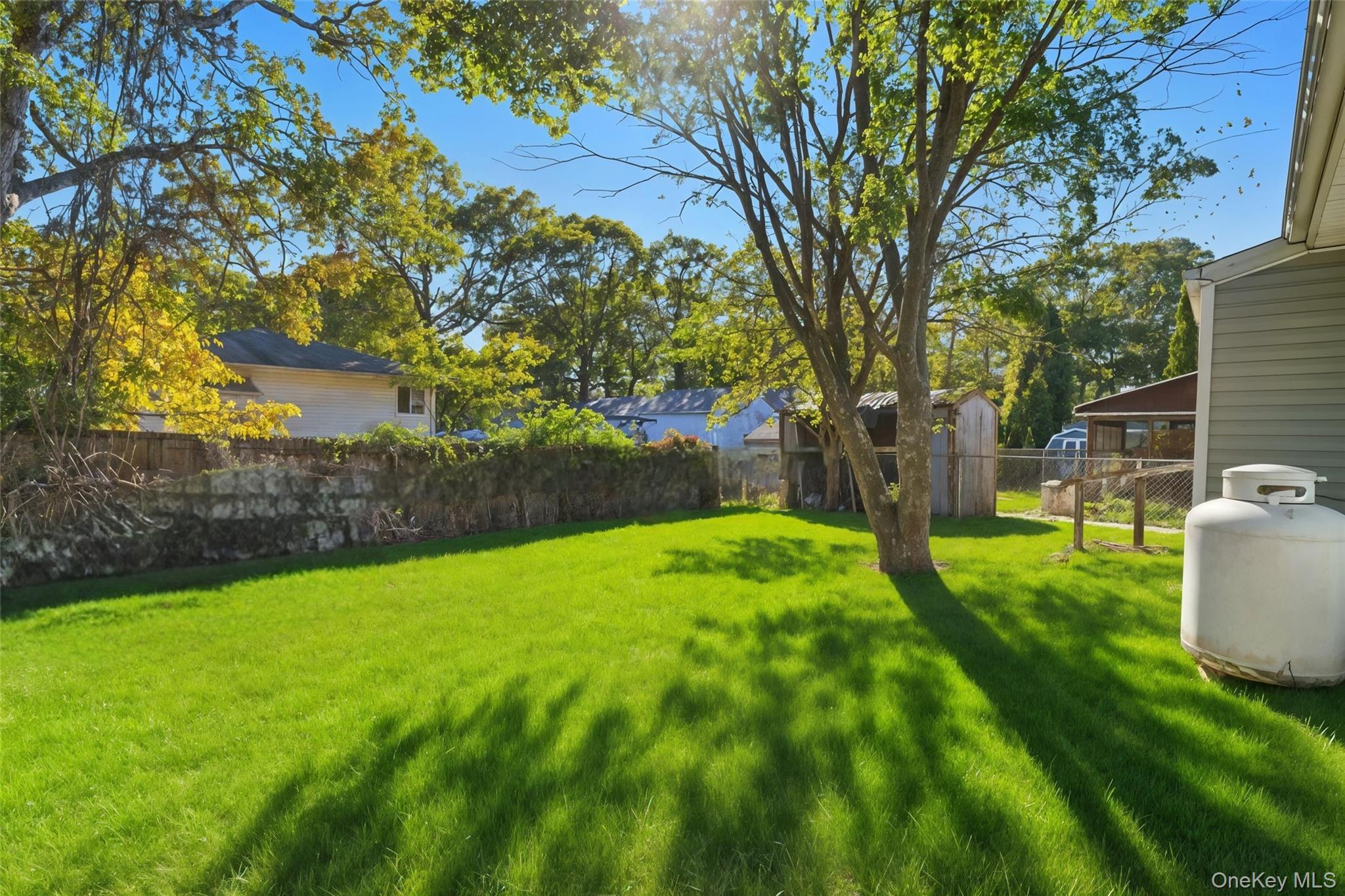 #14 photo, 180 Main Avenue, サフォーク郡 Mastic , NY 11950