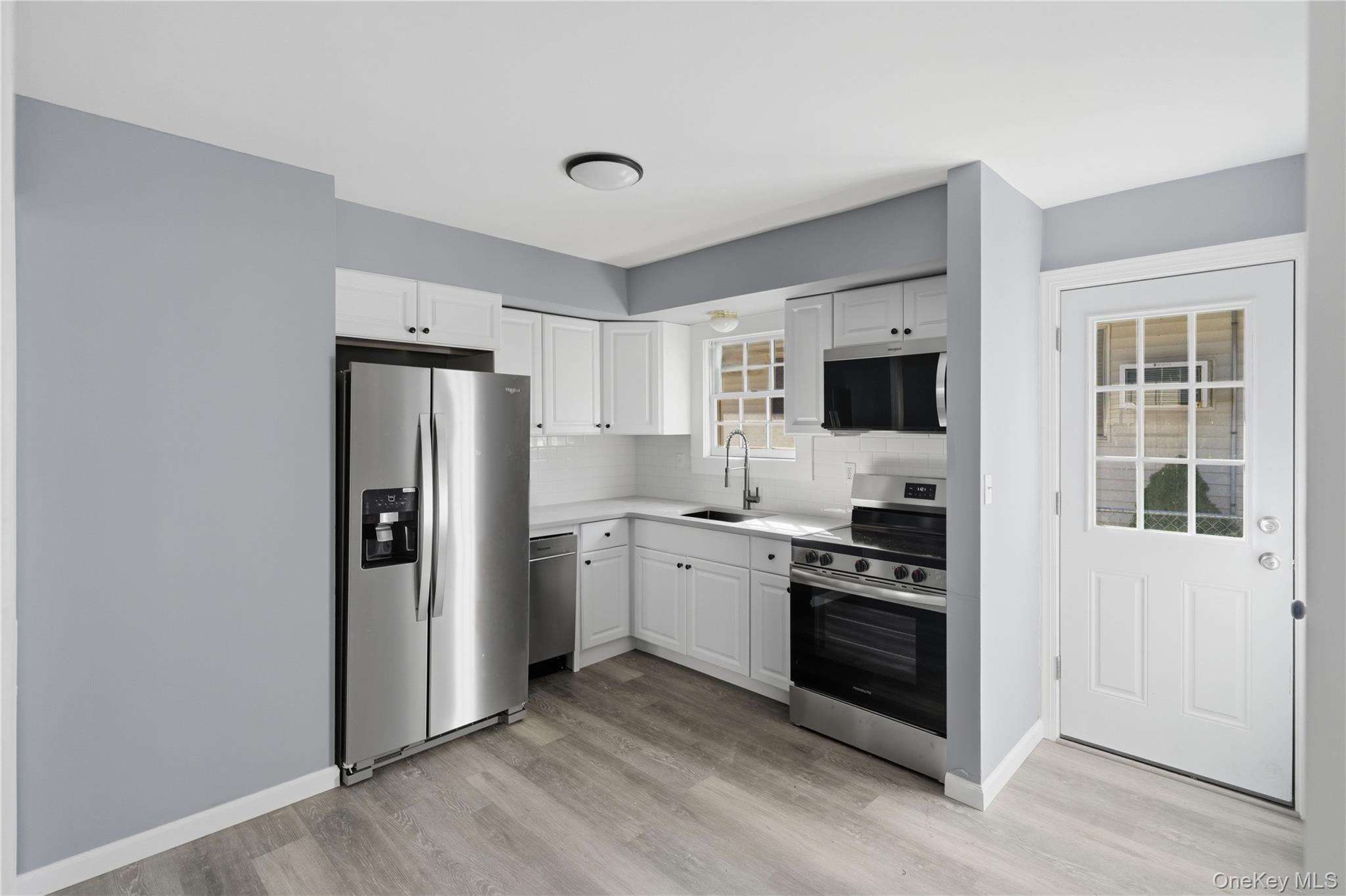 #5 photo, 180 Main Avenue, サフォーク郡 Mastic , NY 11950