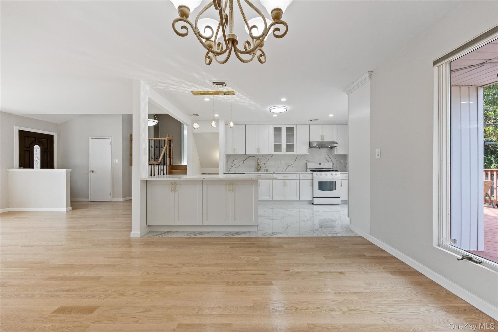 #4 photo, 9 Bart Court, ナッソー郡 Plainview , NY 11803