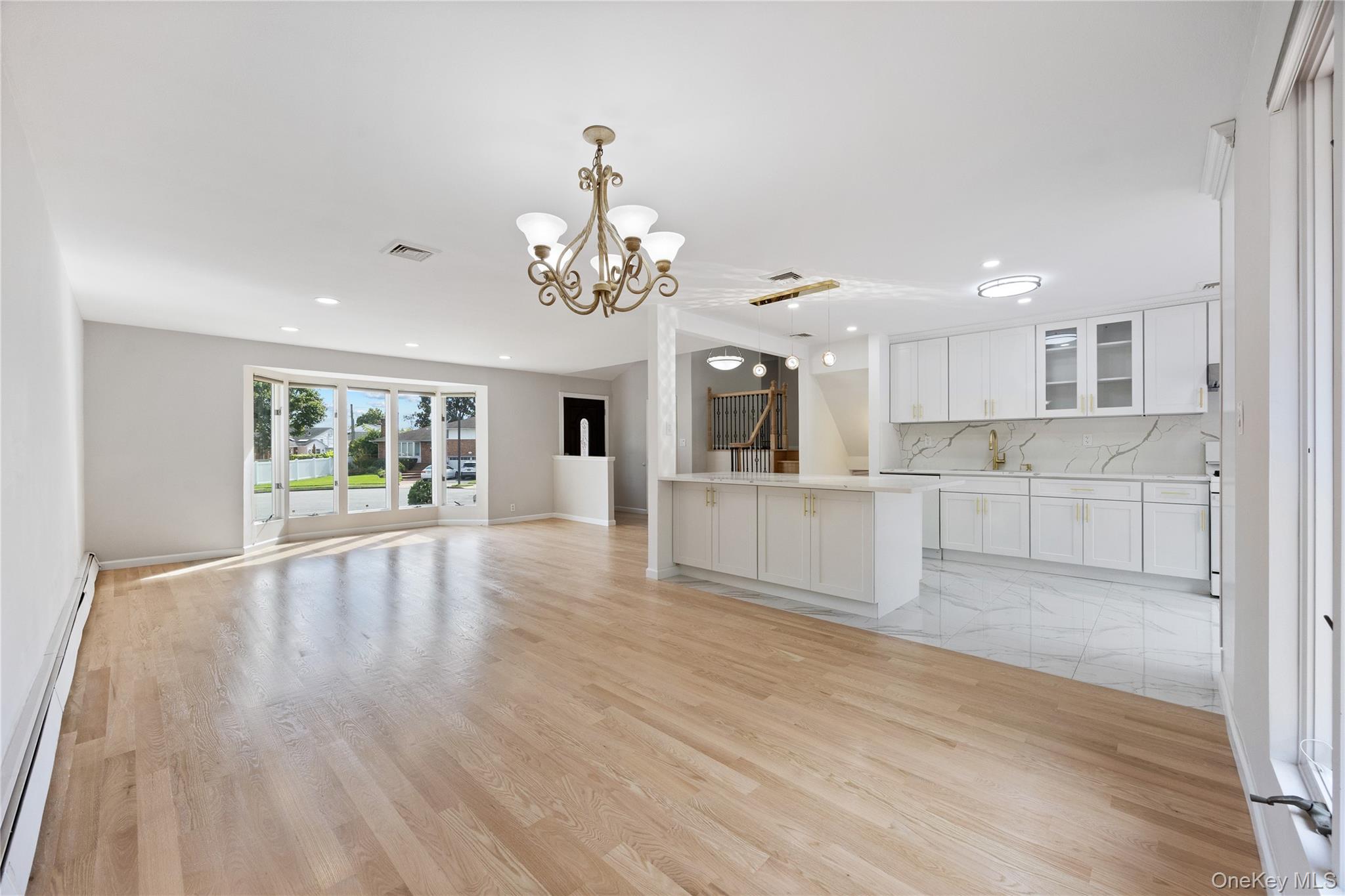 #7 photo, 9 Bart Court, ナッソー郡 Plainview , NY 11803