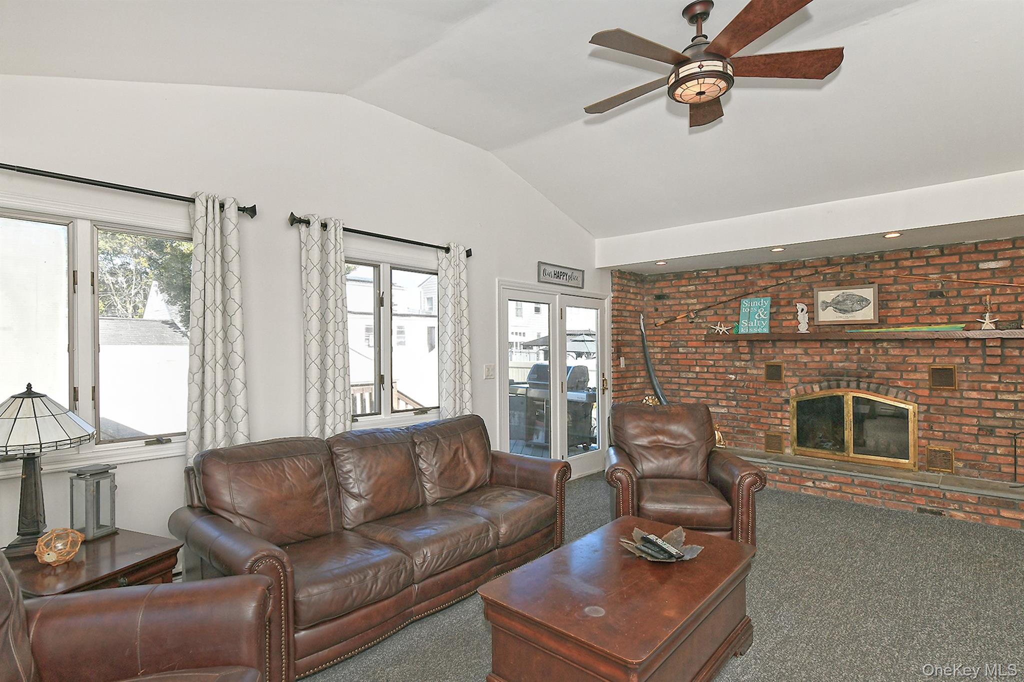 #13 photo, 2499 3rd Avenue, ナッソー郡 East Meadow , NY 11554