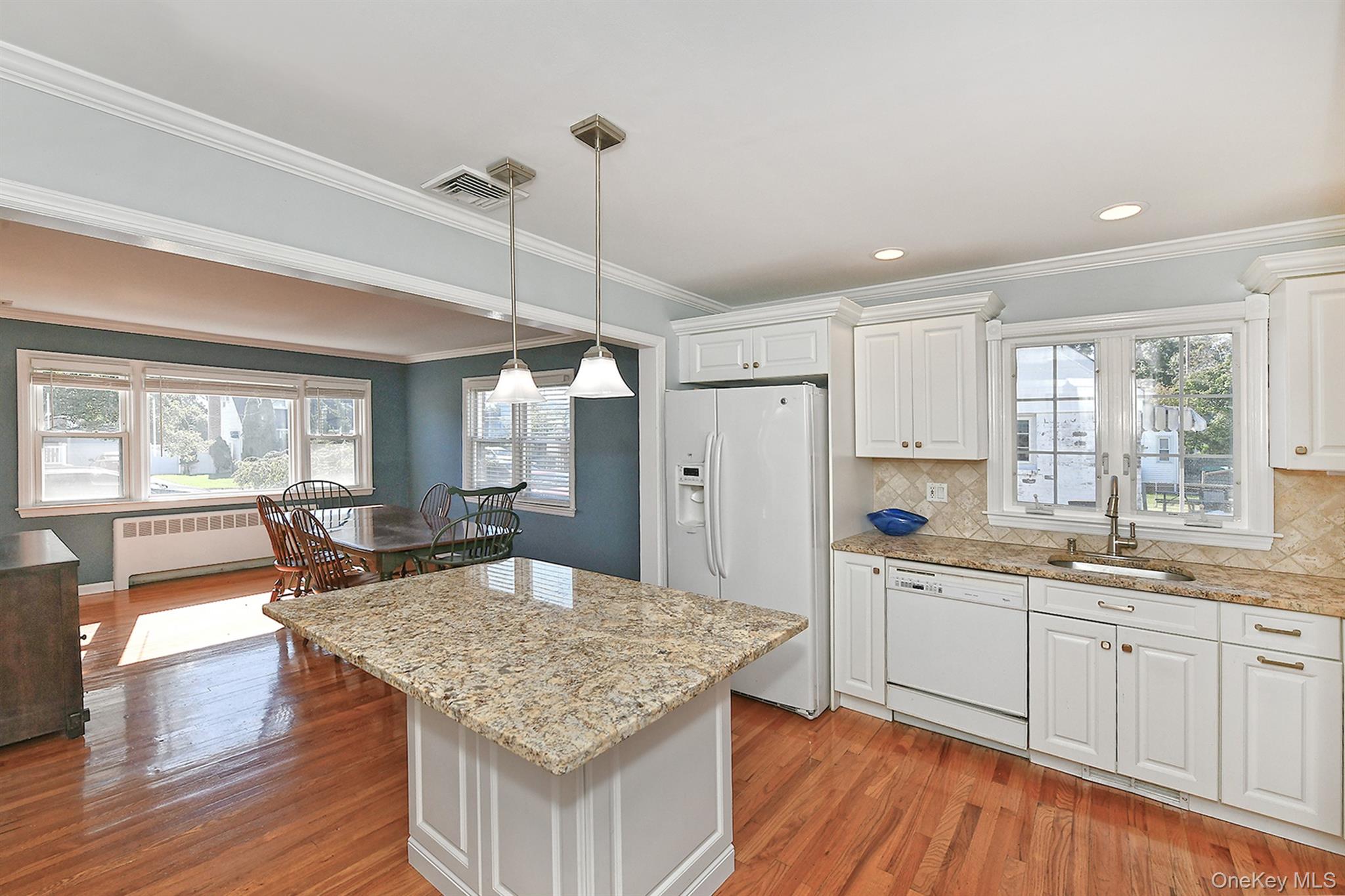 #5 photo, 2499 3rd Avenue, ナッソー郡 East Meadow , NY 11554