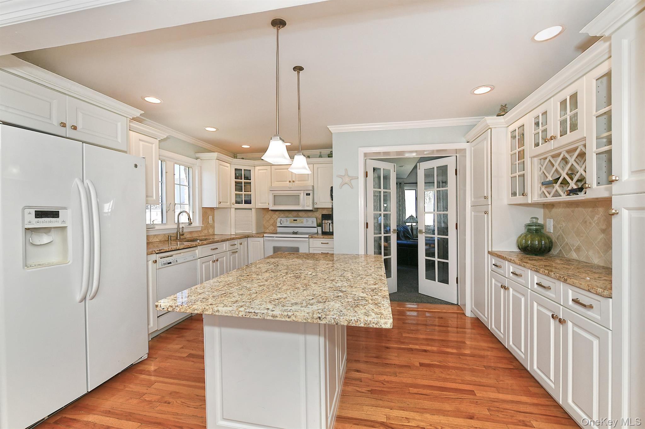 #6 photo, 2499 3rd Avenue, ナッソー郡 East Meadow , NY 11554