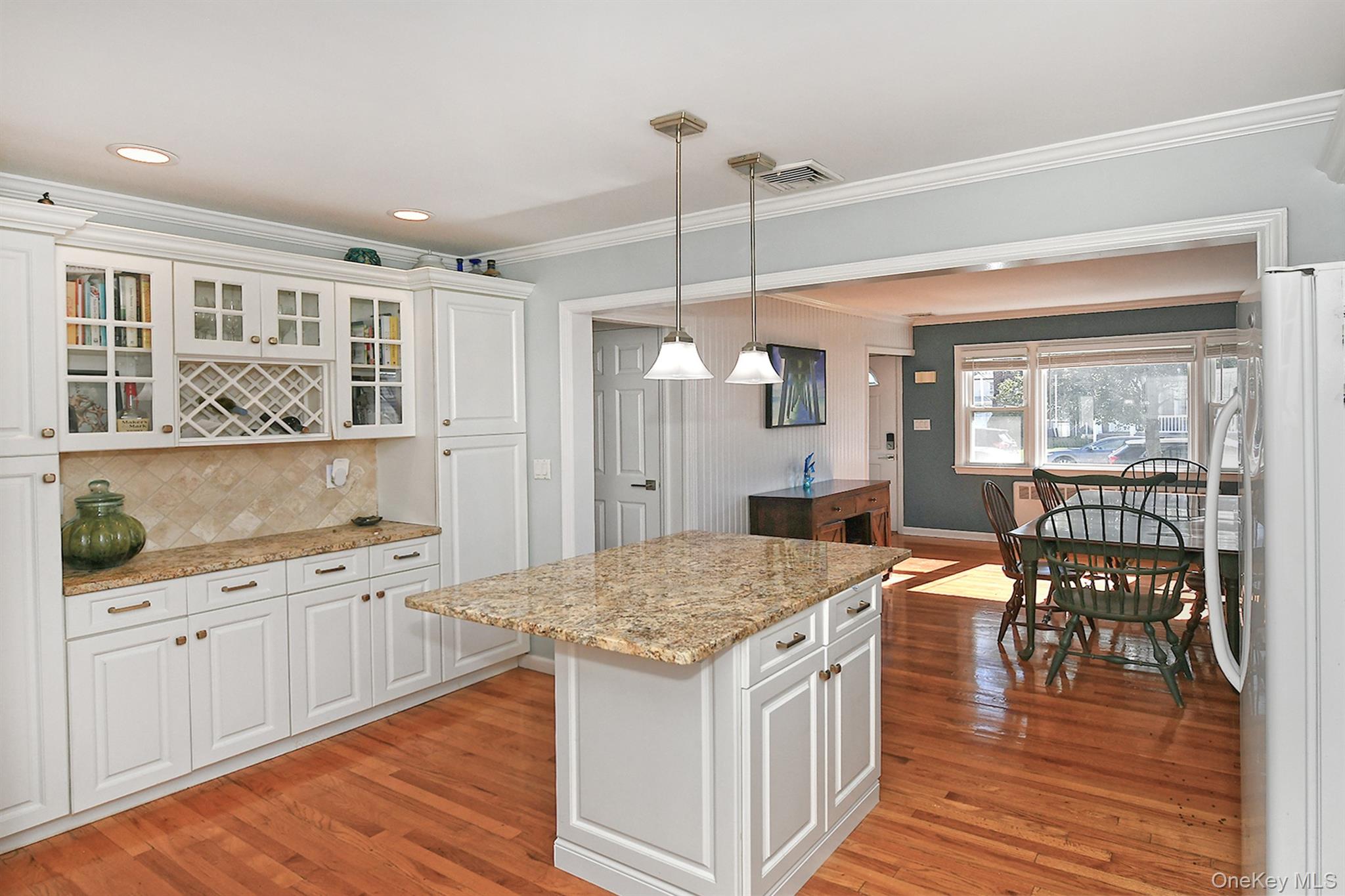 #8 photo, 2499 3rd Avenue, ナッソー郡 East Meadow , NY 11554