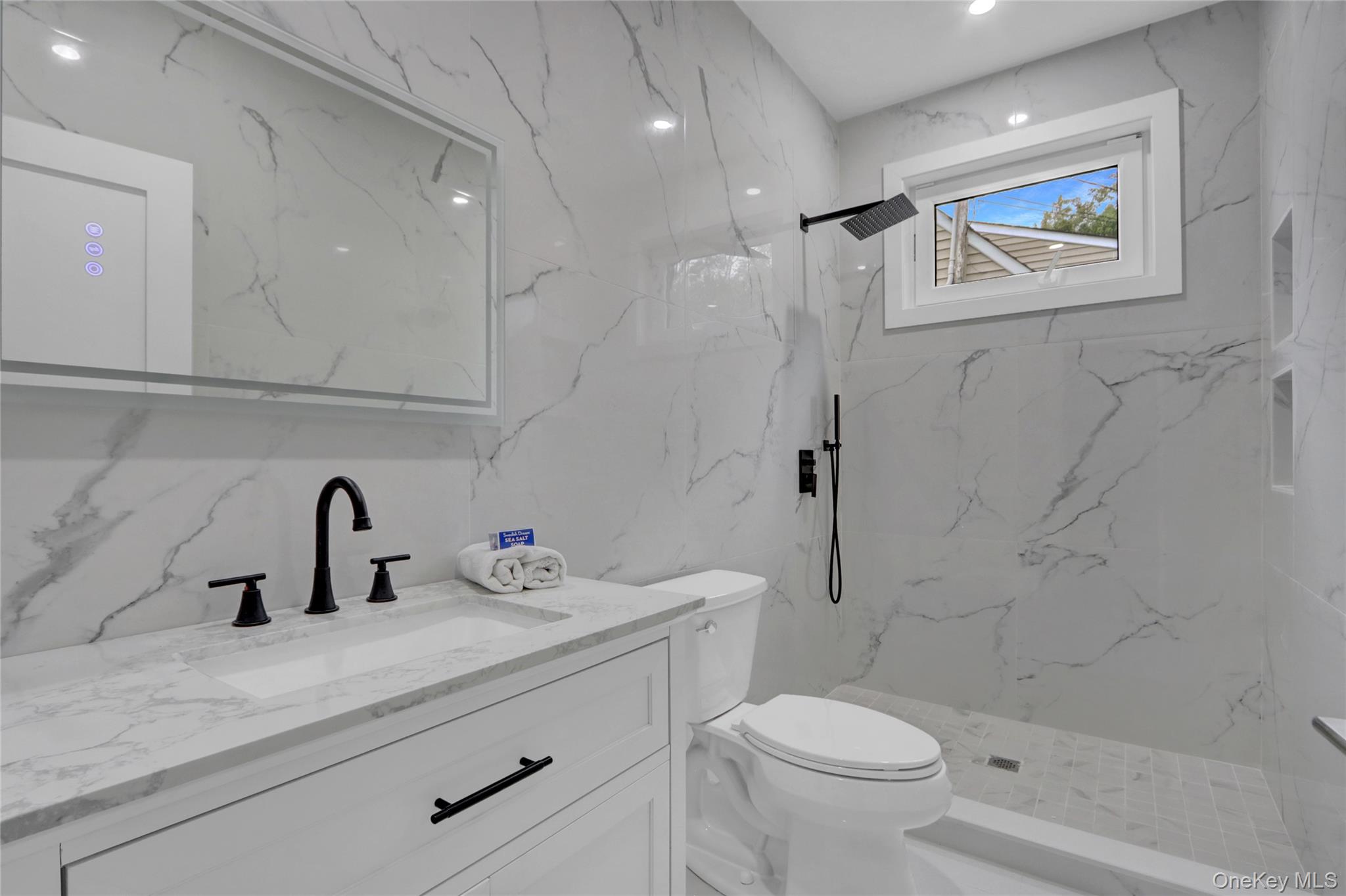 #19 photo, 126 Rim Lane, ナッソー郡 Hicksville , NY 11801