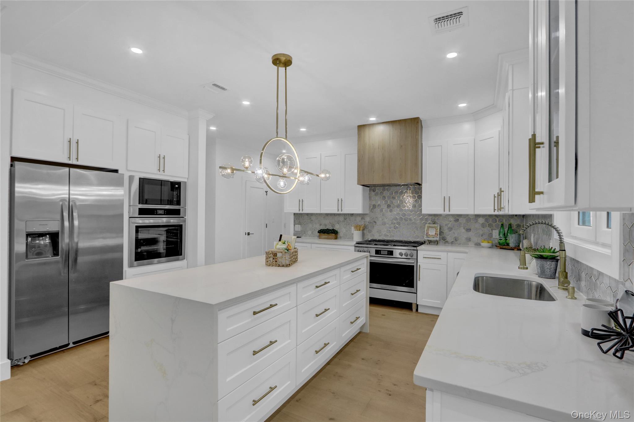 #6 photo, 126 Rim Lane, ナッソー郡 Hicksville , NY 11801