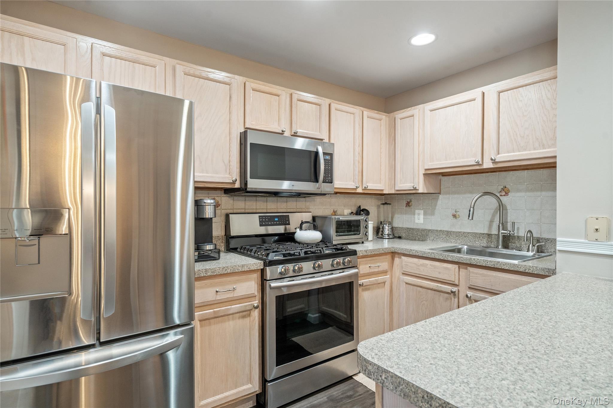 #12 photo, 95 Morley Circle, サフォーク郡 Melville , NY 11747