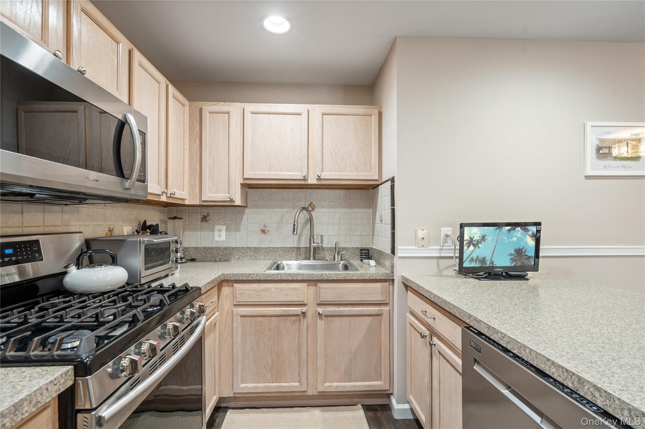 #13 photo, 95 Morley Circle, サフォーク郡 Melville , NY 11747