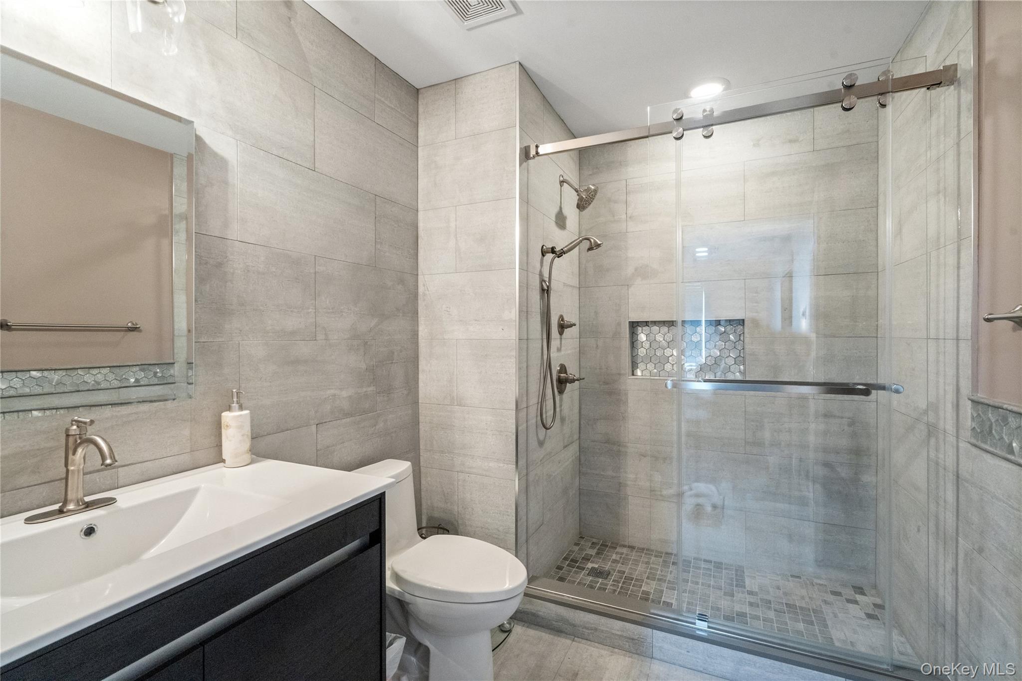 #16 photo, 95 Morley Circle, サフォーク郡 Melville , NY 11747