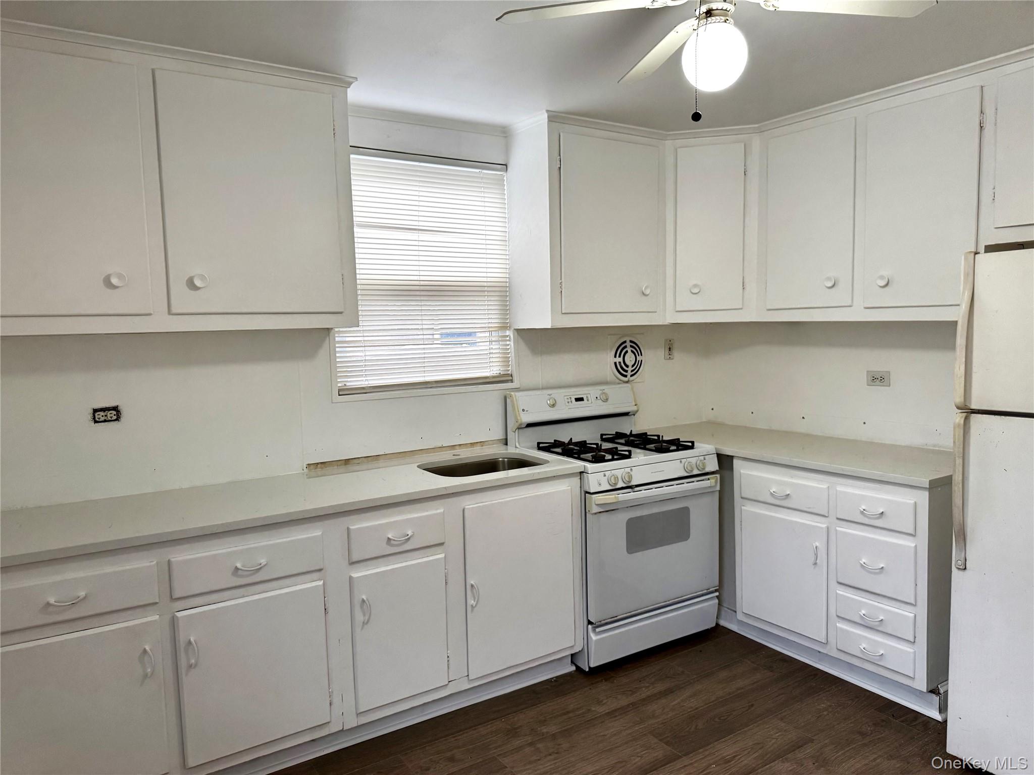 #2 photo, 1573 9th Street, サフォーク郡 West Babylon , NY 11704