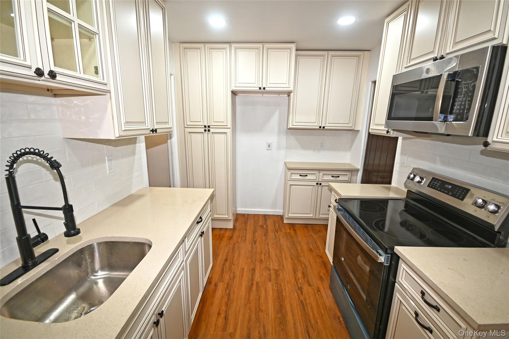 #12 photo, 112-13 178th Street, Addisleigh Park , NY 11433