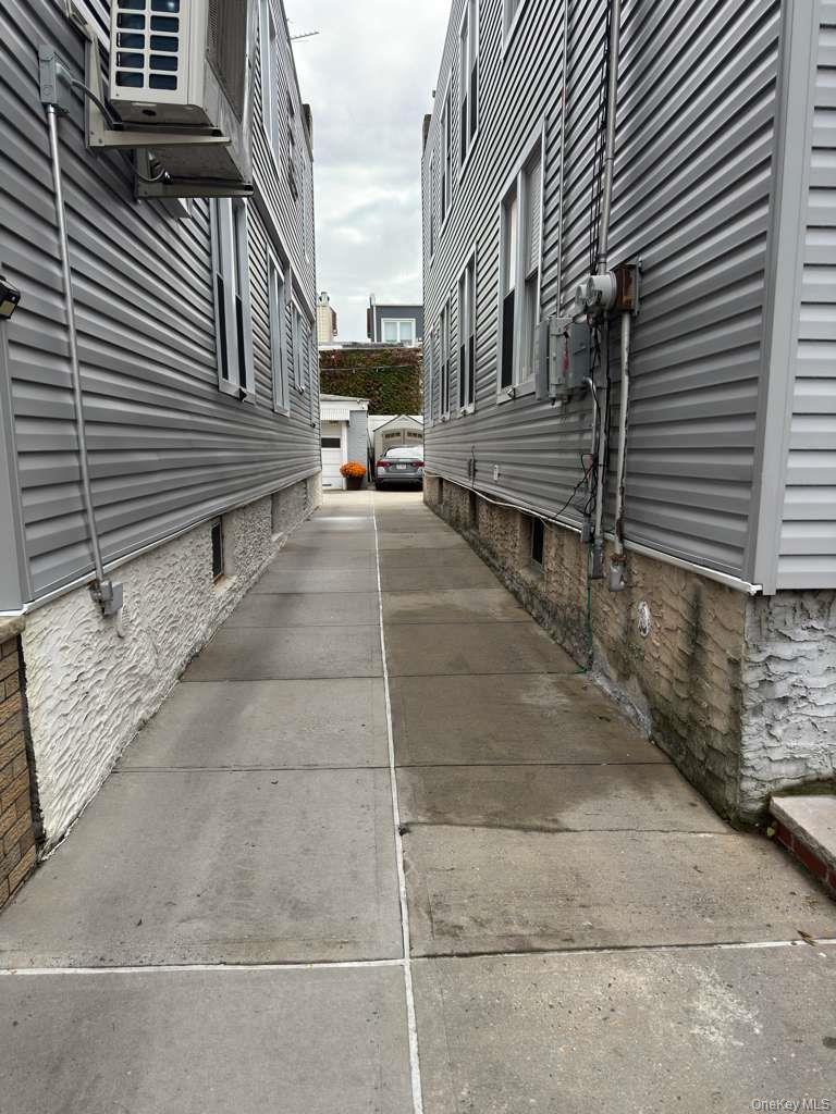 #10 photo, 79-48 69th Avenue, クイーンズ区 Middle Village , NY 11379