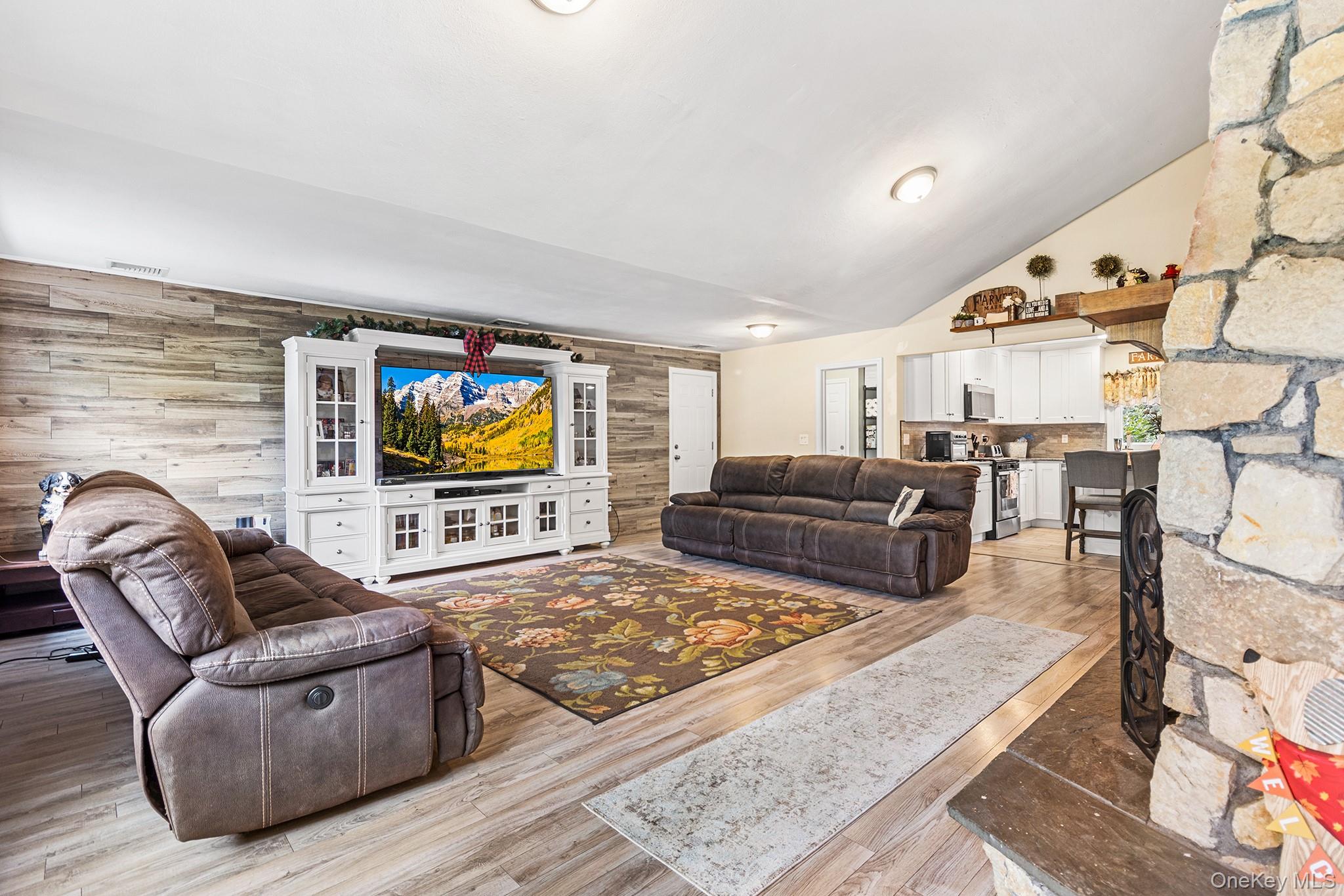 #3 photo, 1066 Old Town Road, サフォーク郡 Coram , NY 11727