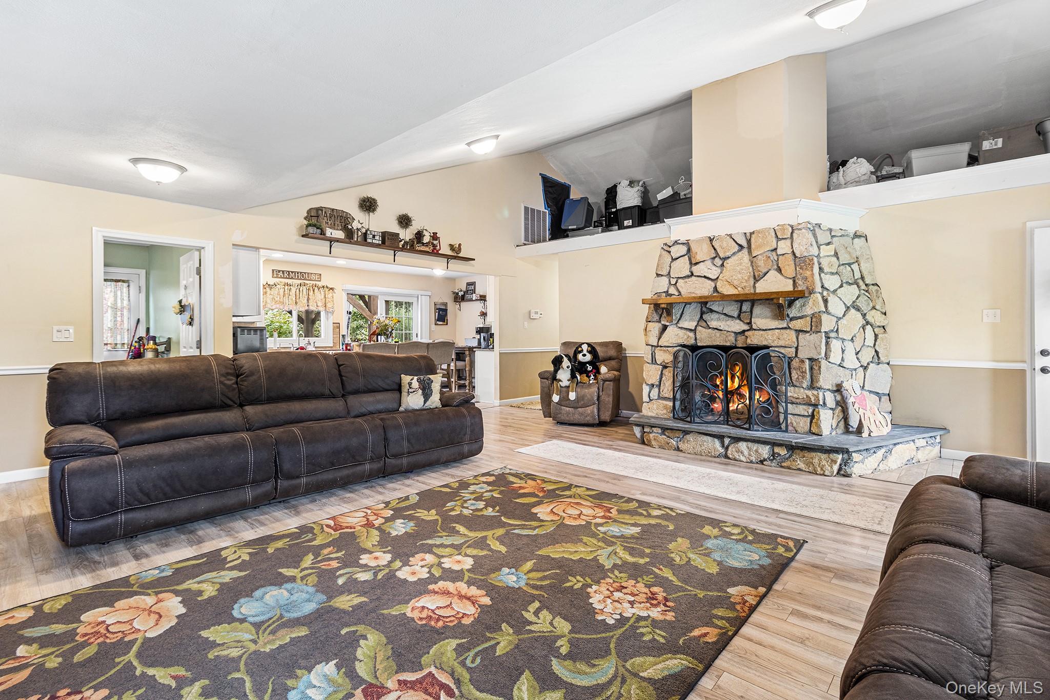 #4 photo, 1066 Old Town Road, サフォーク郡 Coram , NY 11727