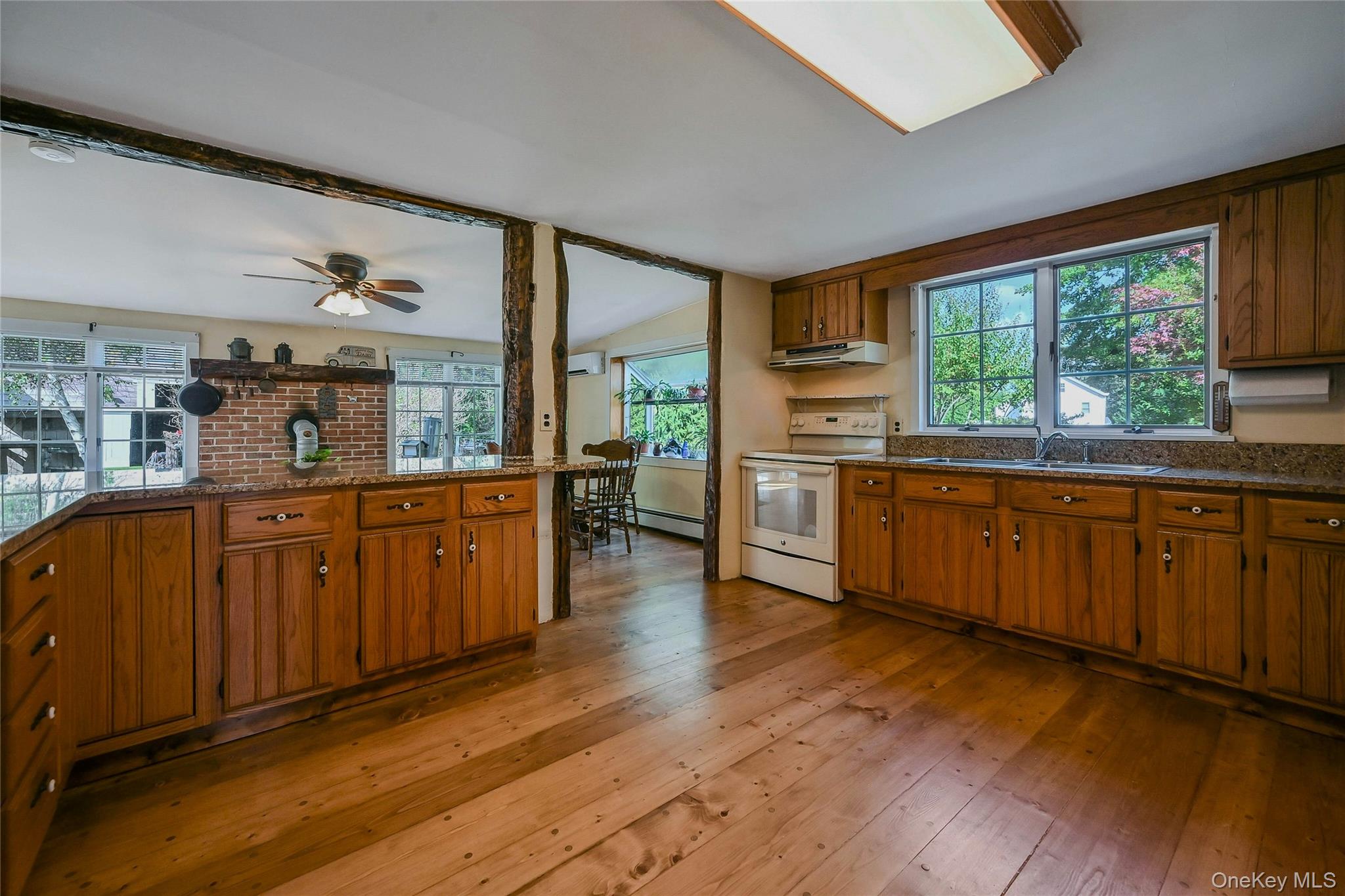 #11 photo, 147 N Country Road, サフォーク郡 Mount Sinai , NY 11766