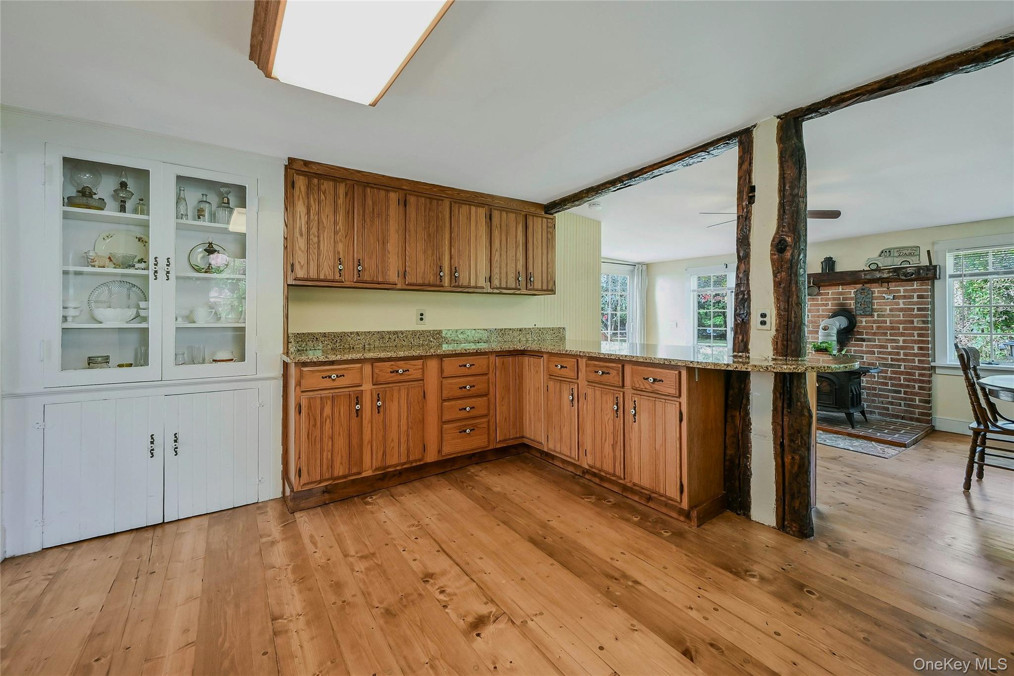 #12 photo, 147 N Country Road, サフォーク郡 Mount Sinai , NY 11766