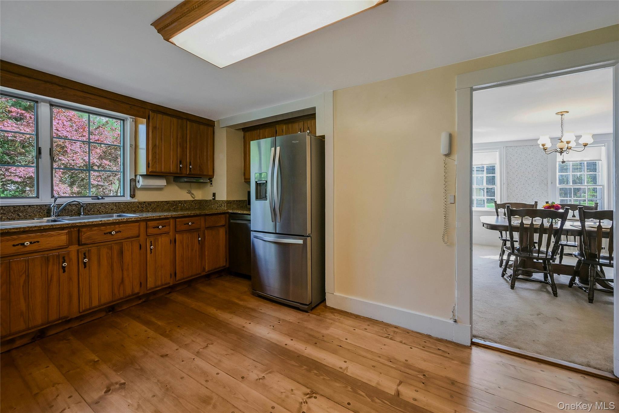 #13 photo, 147 N Country Road, サフォーク郡 Mount Sinai , NY 11766